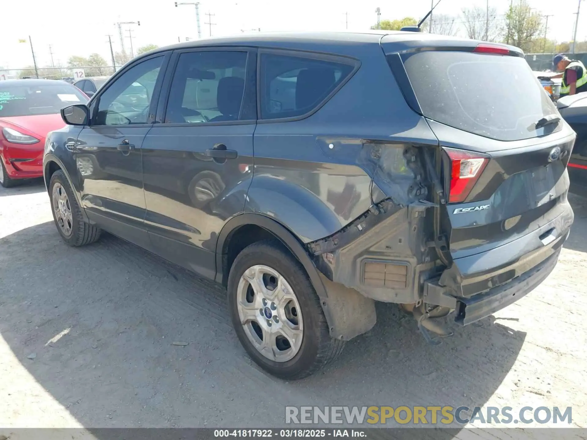 3 Фотография поврежденного автомобиля 1FMCU0F7XKUA62907 FORD ESCAPE 2019