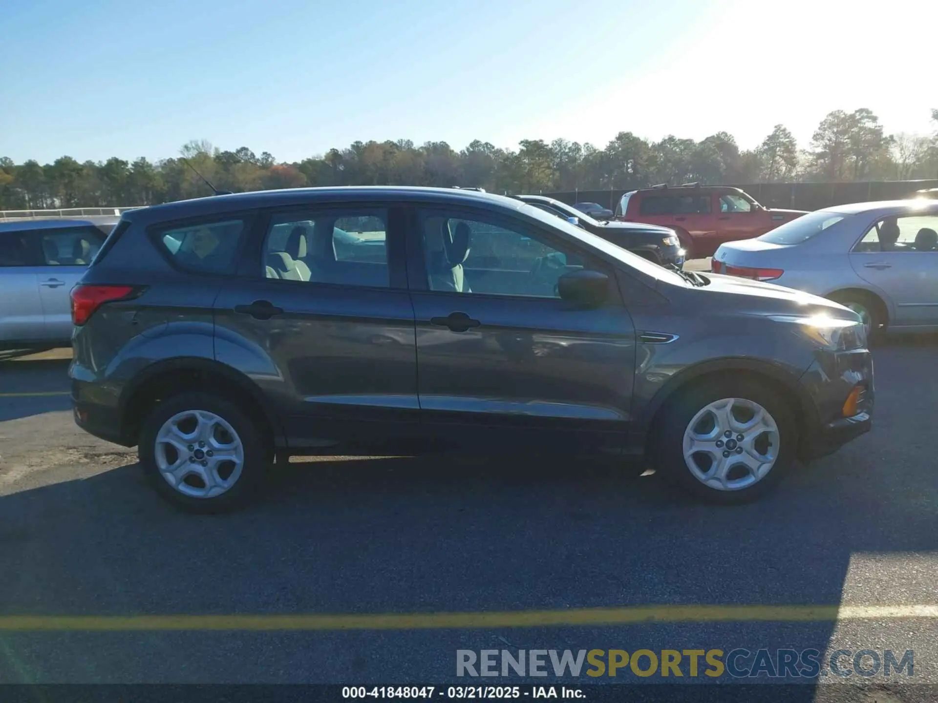 14 Фотография поврежденного автомобиля 1FMCU0F7XKUB93769 FORD ESCAPE 2019