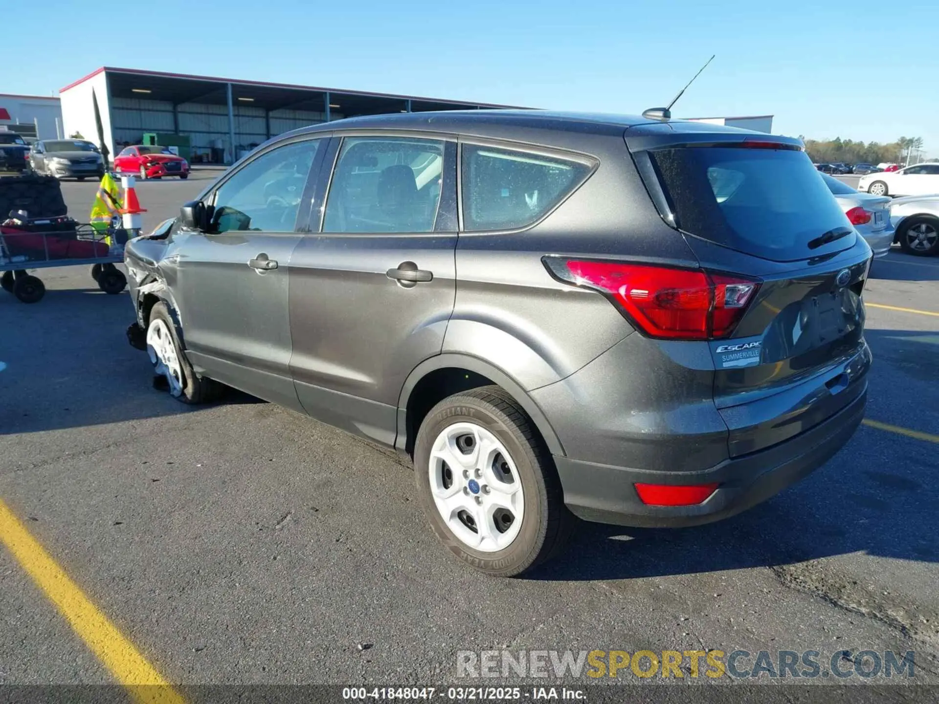 3 Фотография поврежденного автомобиля 1FMCU0F7XKUB93769 FORD ESCAPE 2019