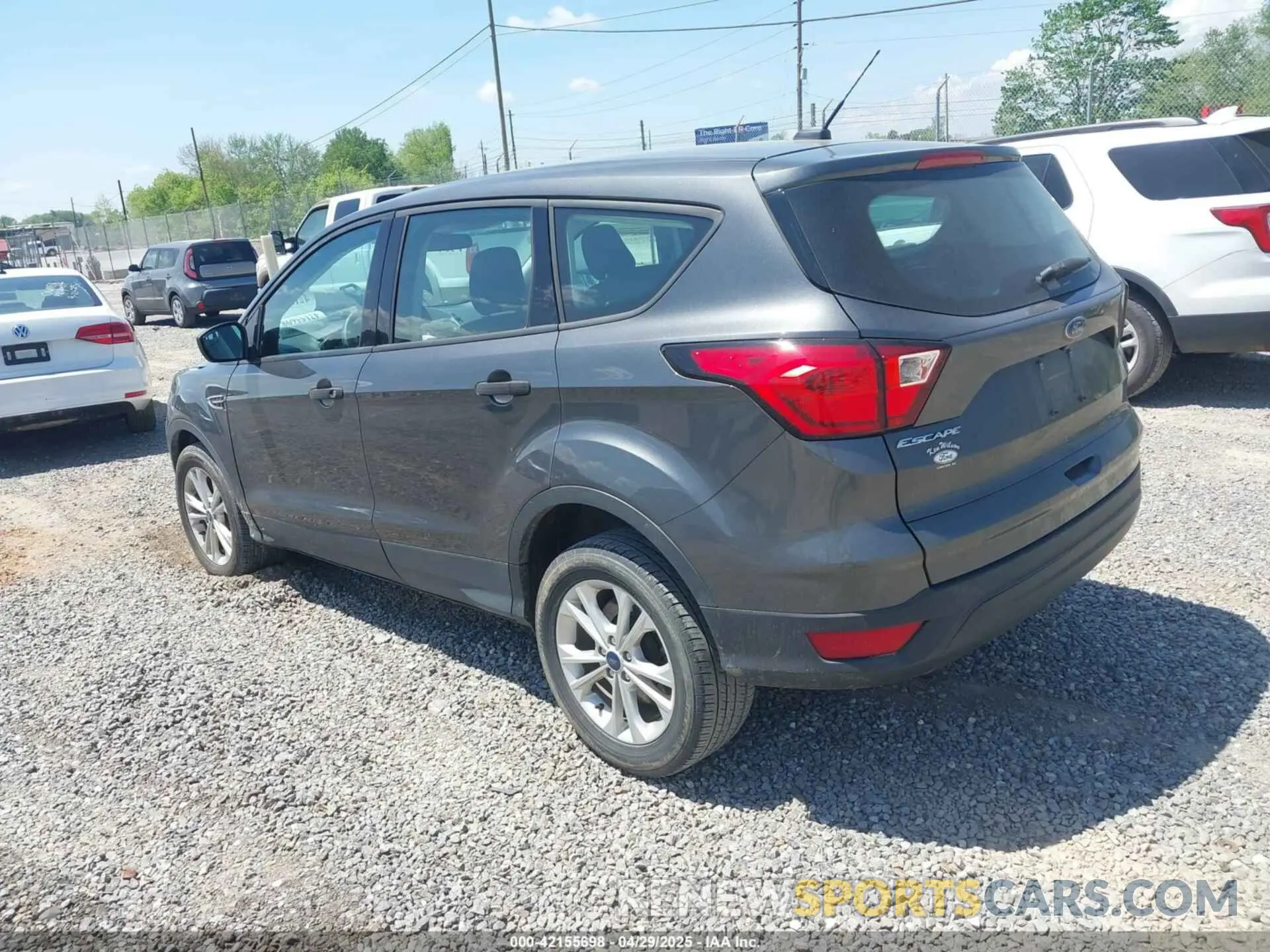 3 Фотография поврежденного автомобиля 1FMCU0F7XKUC23627 FORD ESCAPE 2019
