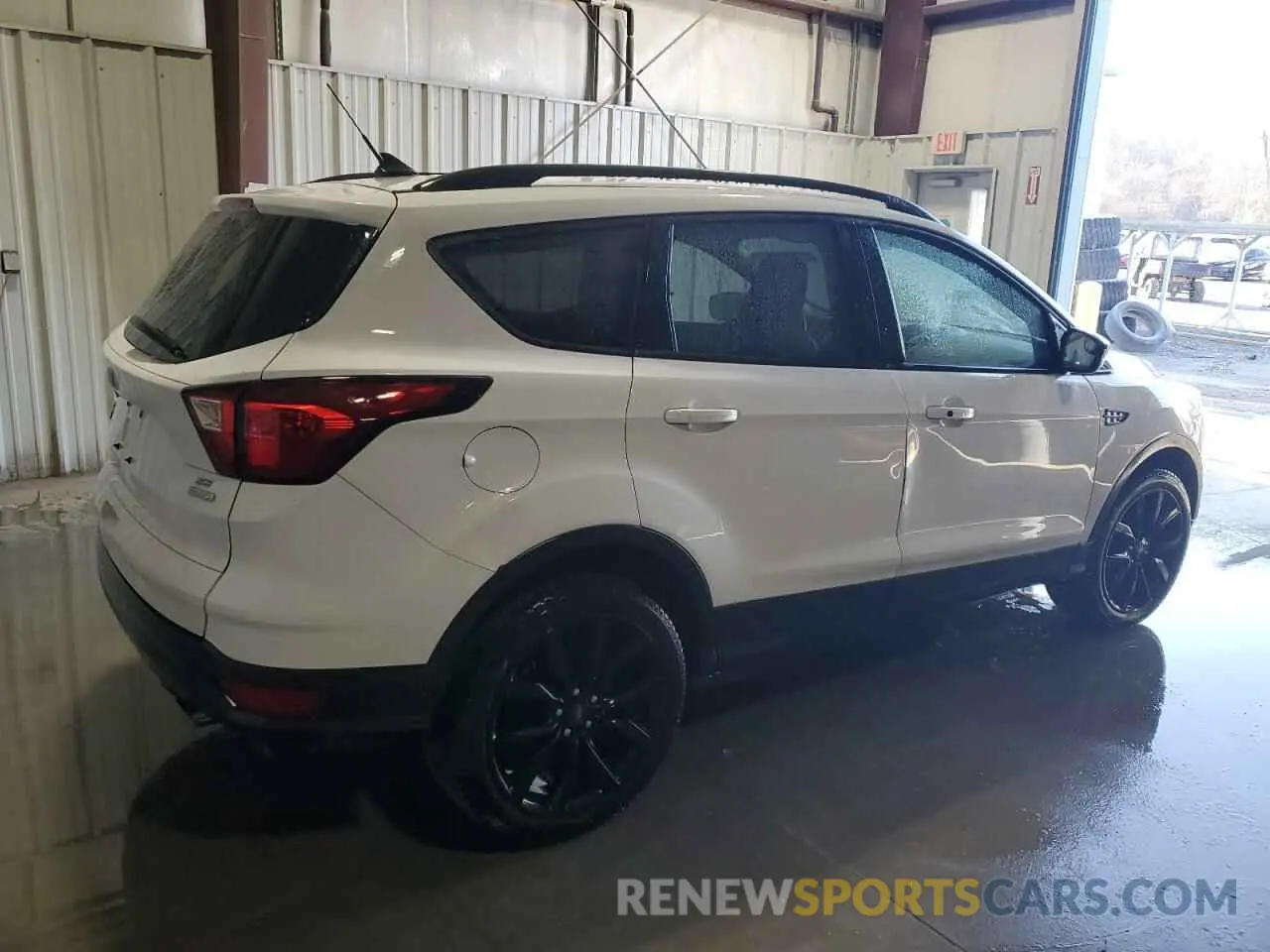 3 Photograph of a damaged car 1FMCU0GD0KUA39530 FORD ESCAPE 2019