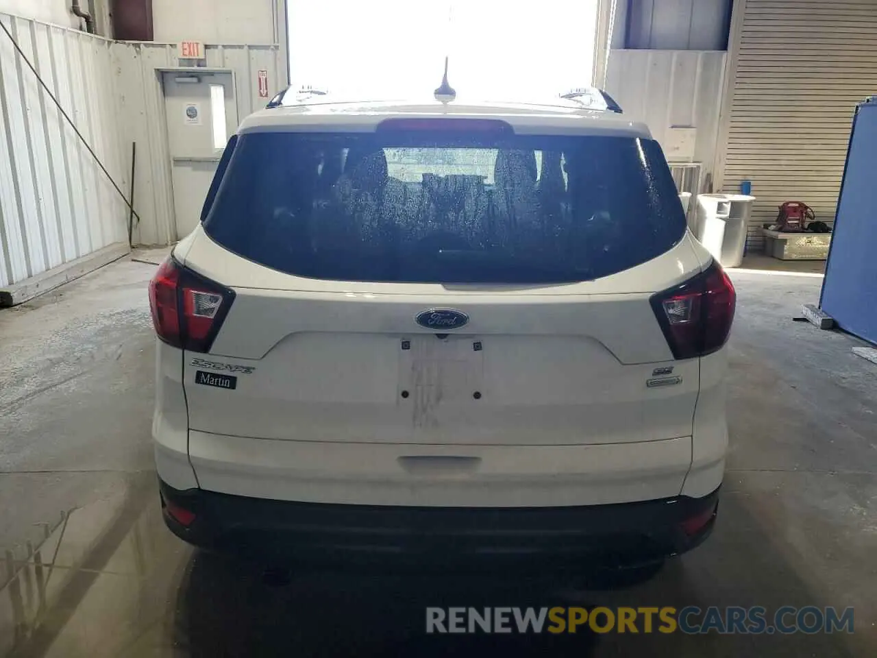 6 Photograph of a damaged car 1FMCU0GD0KUA39530 FORD ESCAPE 2019