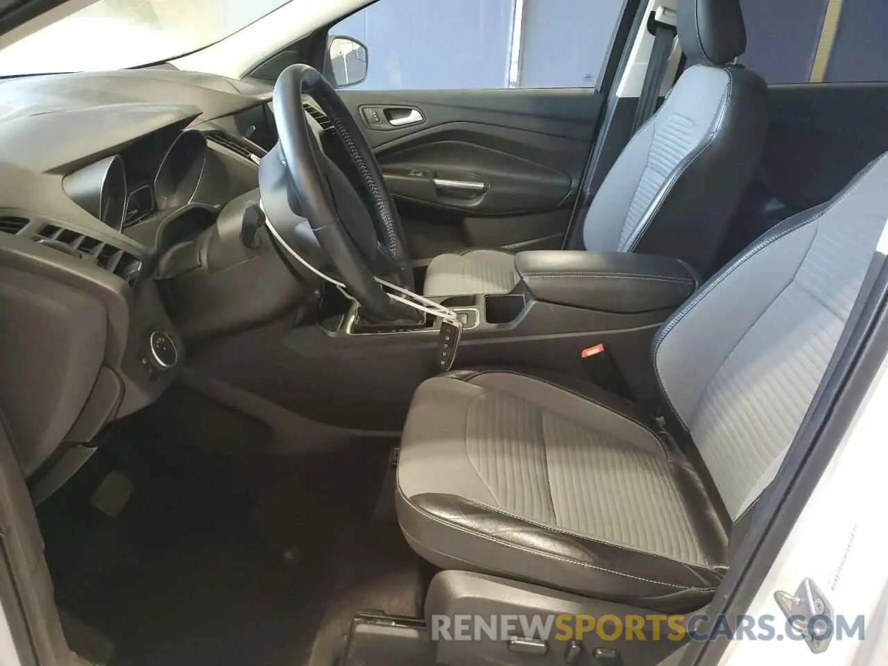 7 Photograph of a damaged car 1FMCU0GD0KUA39530 FORD ESCAPE 2019