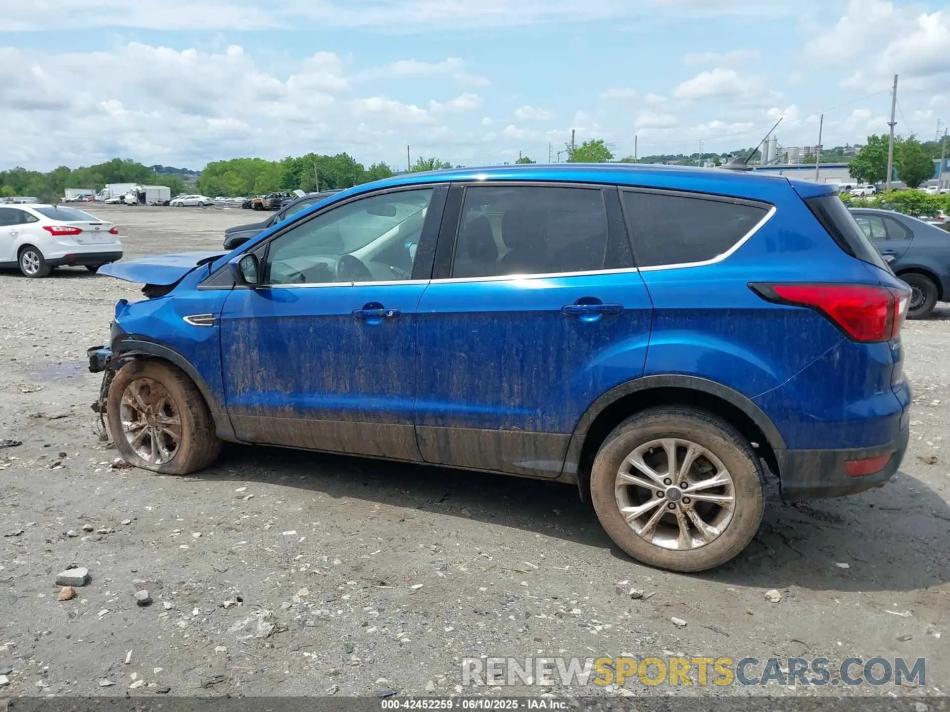 13 Photograph of a damaged car 1FMCU0GD0KUA86525 FORD ESCAPE 2019