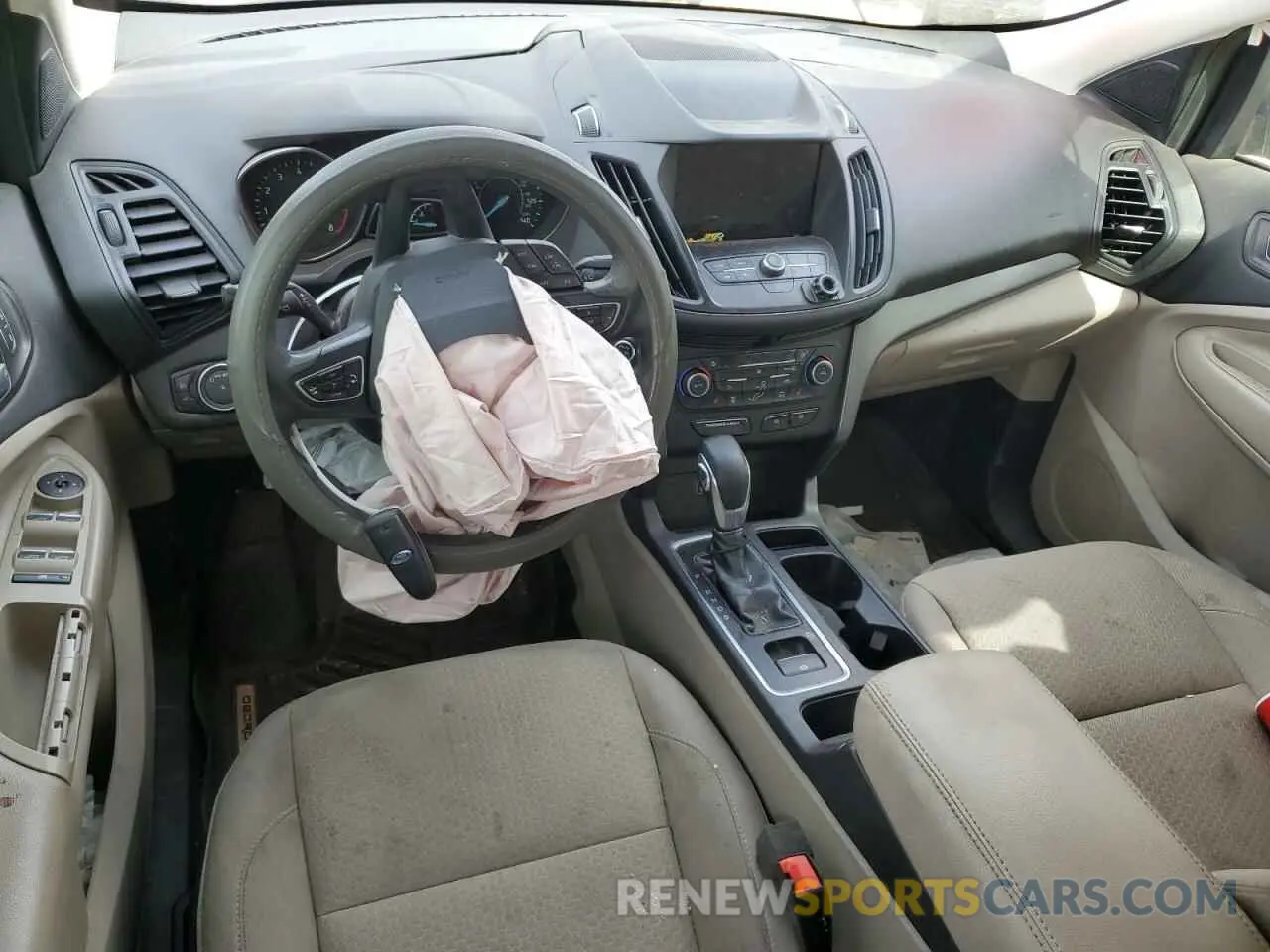 8 Photograph of a damaged car 1FMCU0GD0KUB28479 FORD ESCAPE 2019