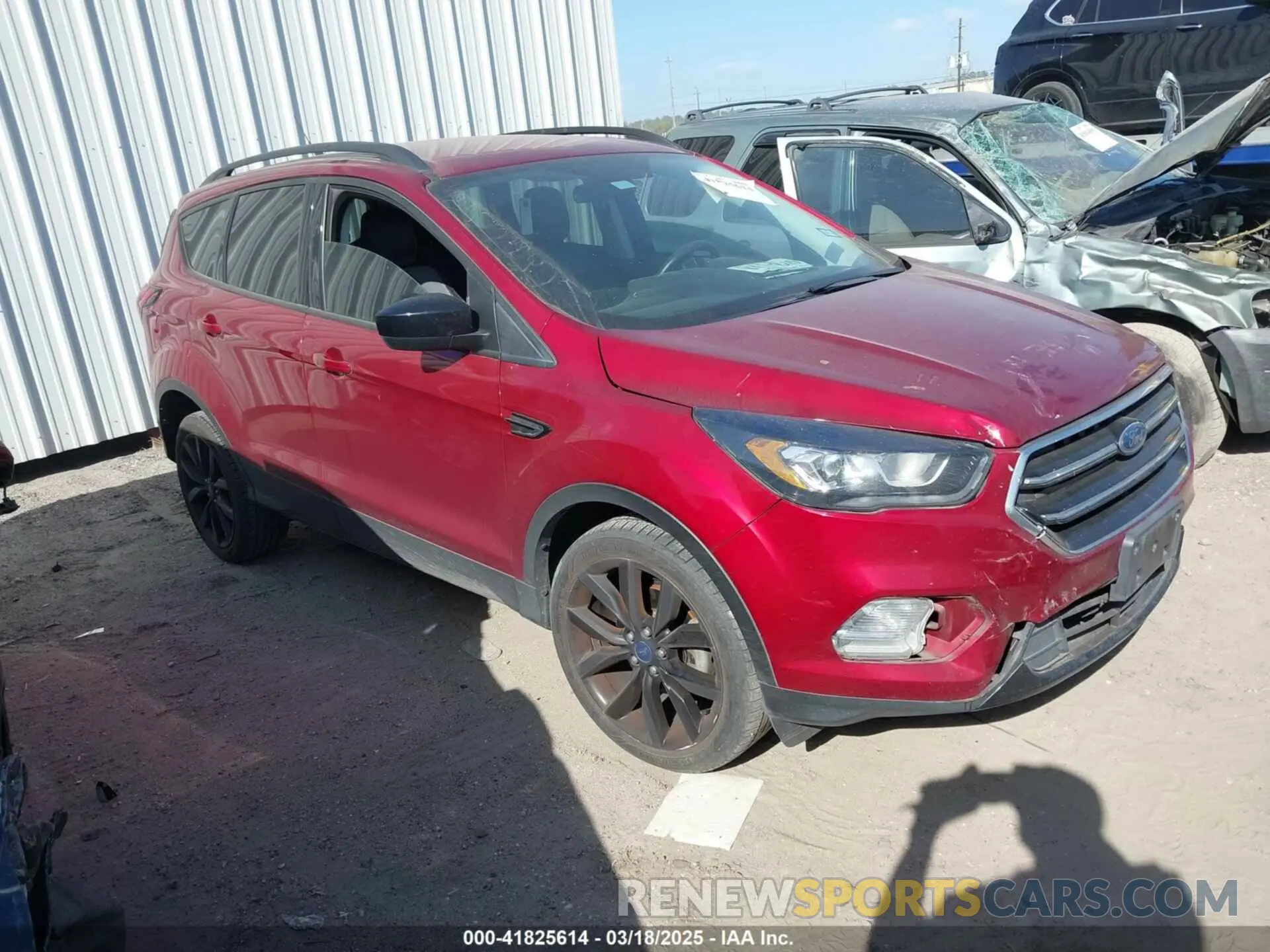 1 Фотография поврежденного автомобиля 1FMCU0GD1KUA17486 FORD ESCAPE 2019