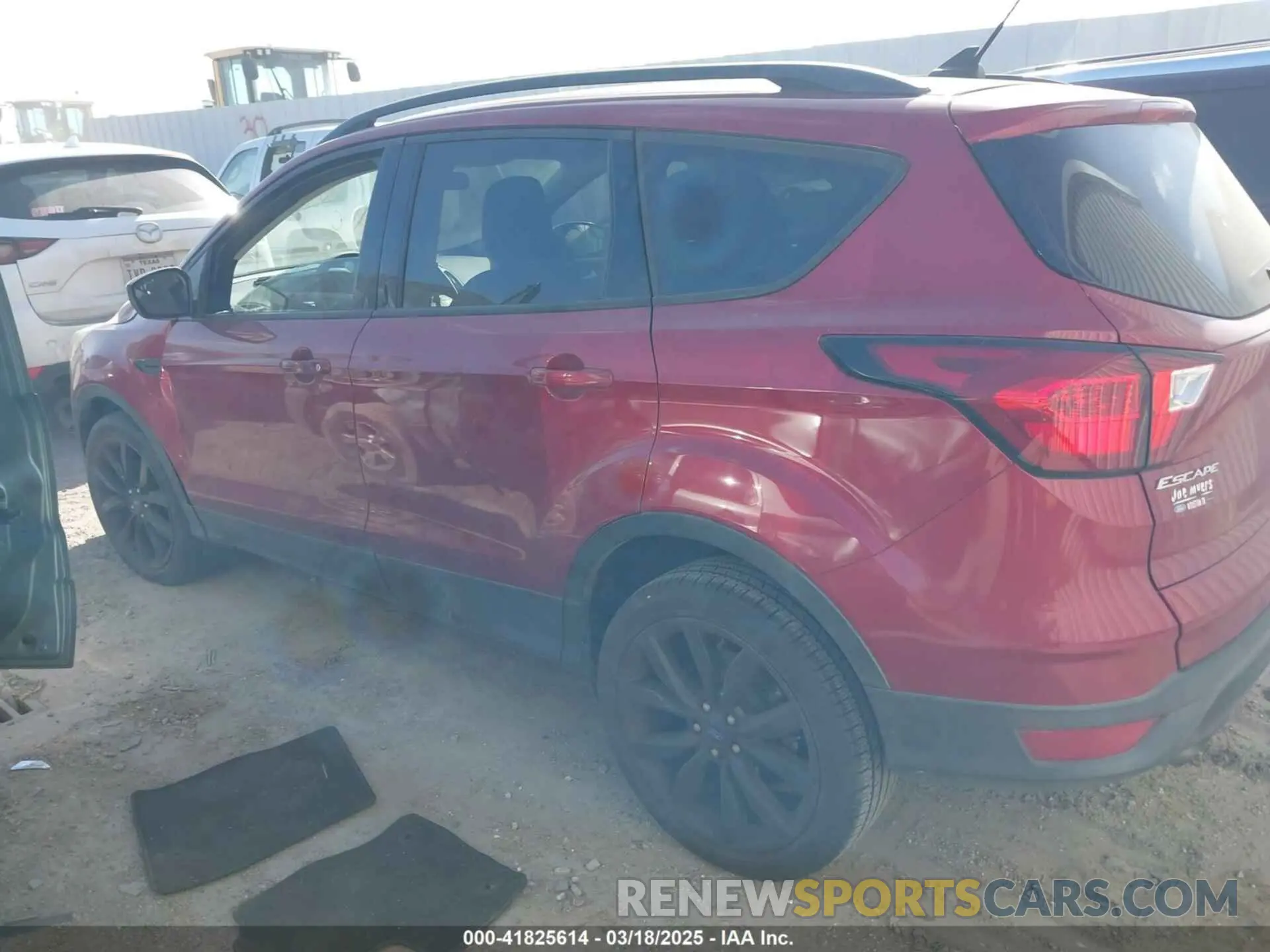 3 Фотография поврежденного автомобиля 1FMCU0GD1KUA17486 FORD ESCAPE 2019