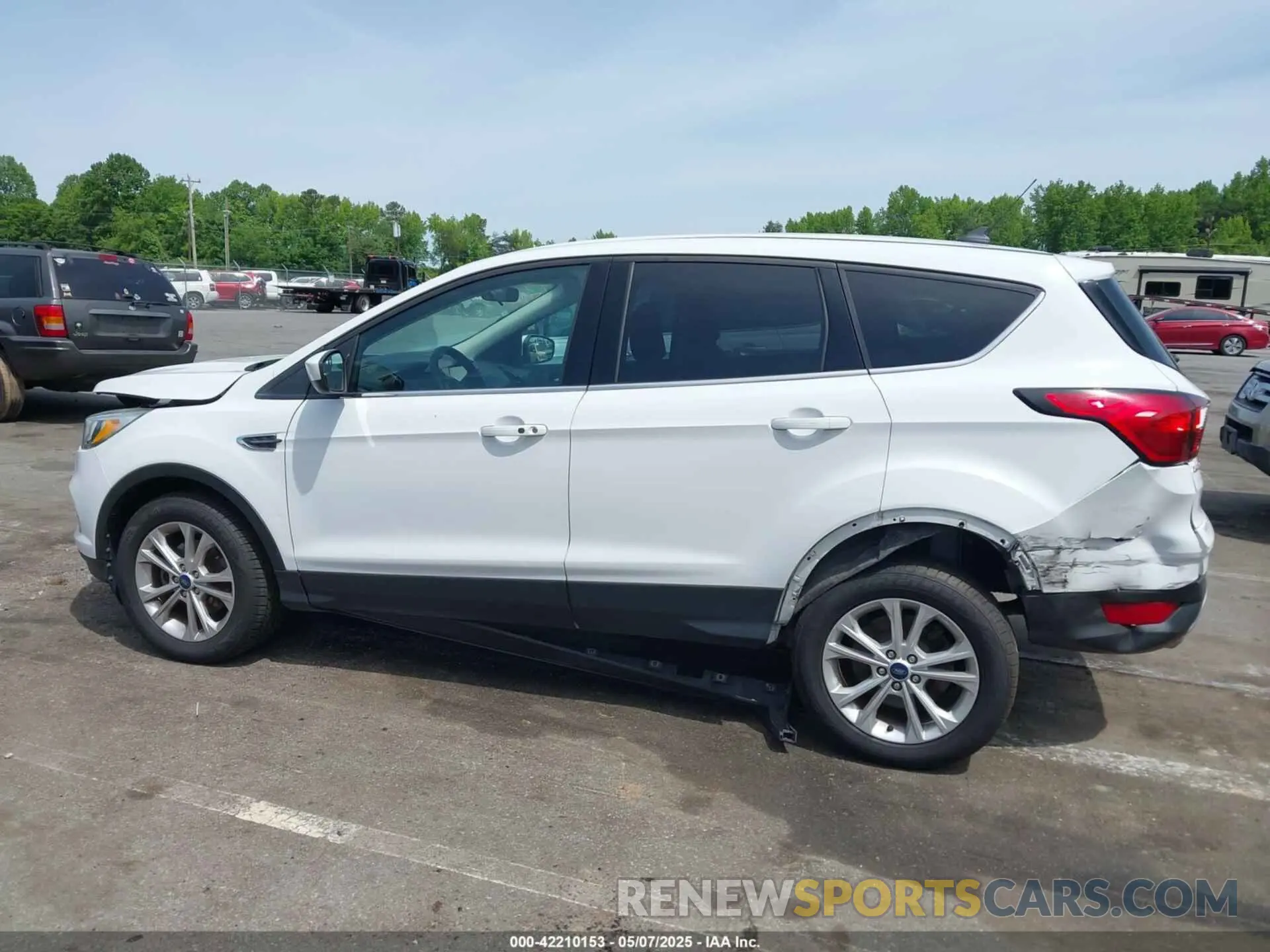 14 Photograph of a damaged car 1FMCU0GD1KUA90714 FORD ESCAPE 2019