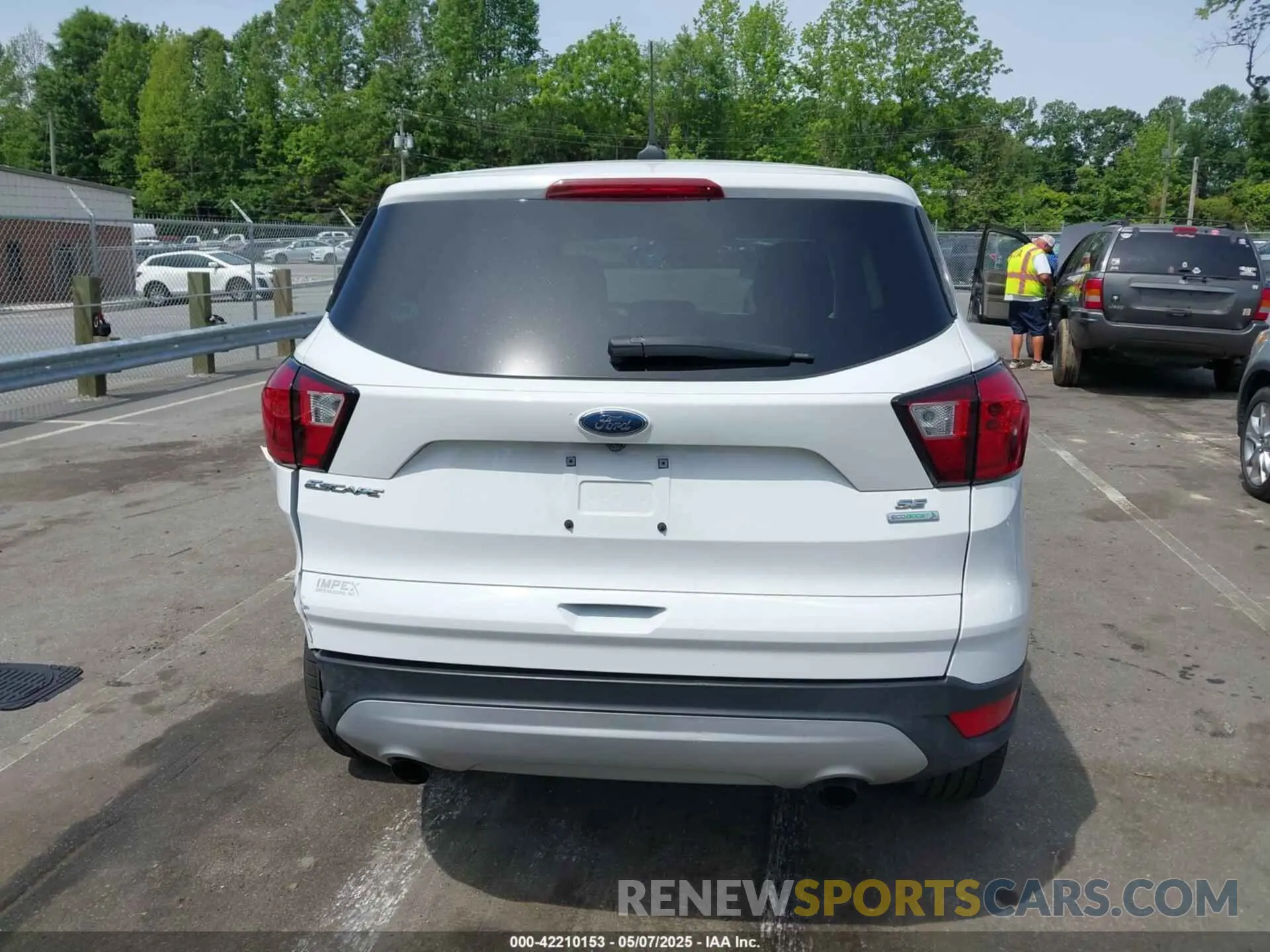 16 Photograph of a damaged car 1FMCU0GD1KUA90714 FORD ESCAPE 2019