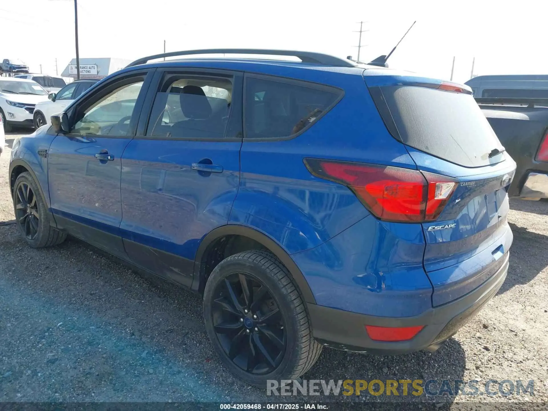 3 Фотография поврежденного автомобиля 1FMCU0GD1KUB00318 FORD ESCAPE 2019