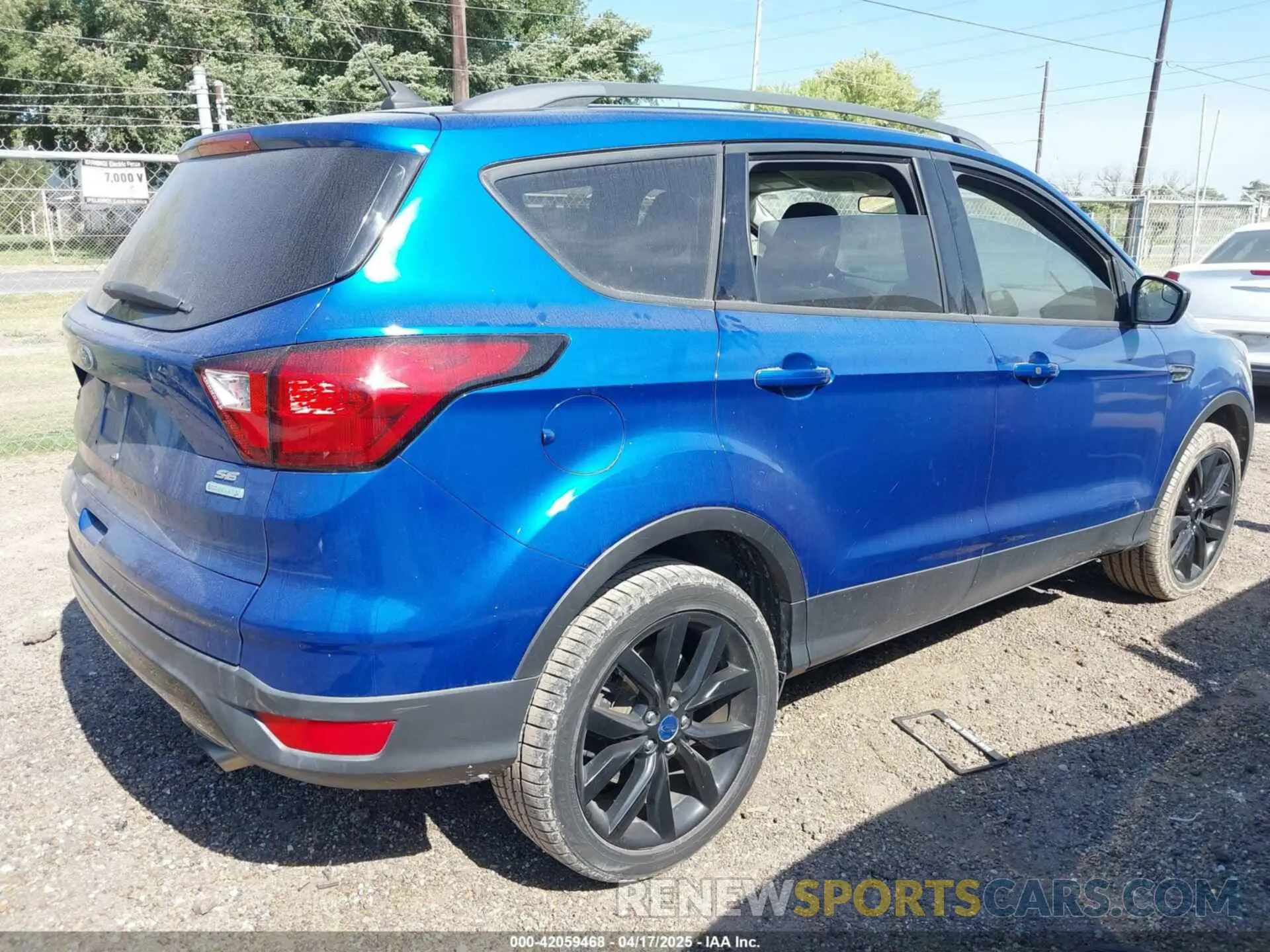 4 Фотография поврежденного автомобиля 1FMCU0GD1KUB00318 FORD ESCAPE 2019
