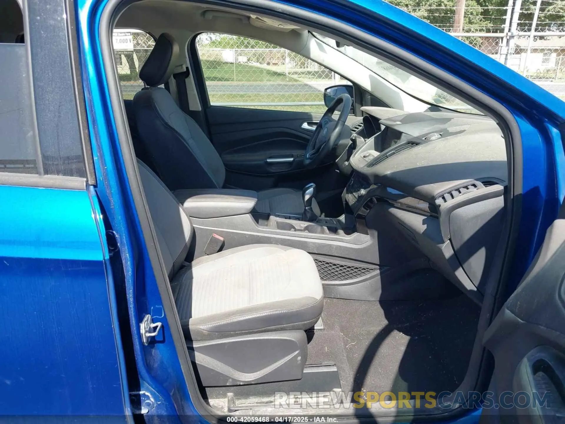 5 Фотография поврежденного автомобиля 1FMCU0GD1KUB00318 FORD ESCAPE 2019