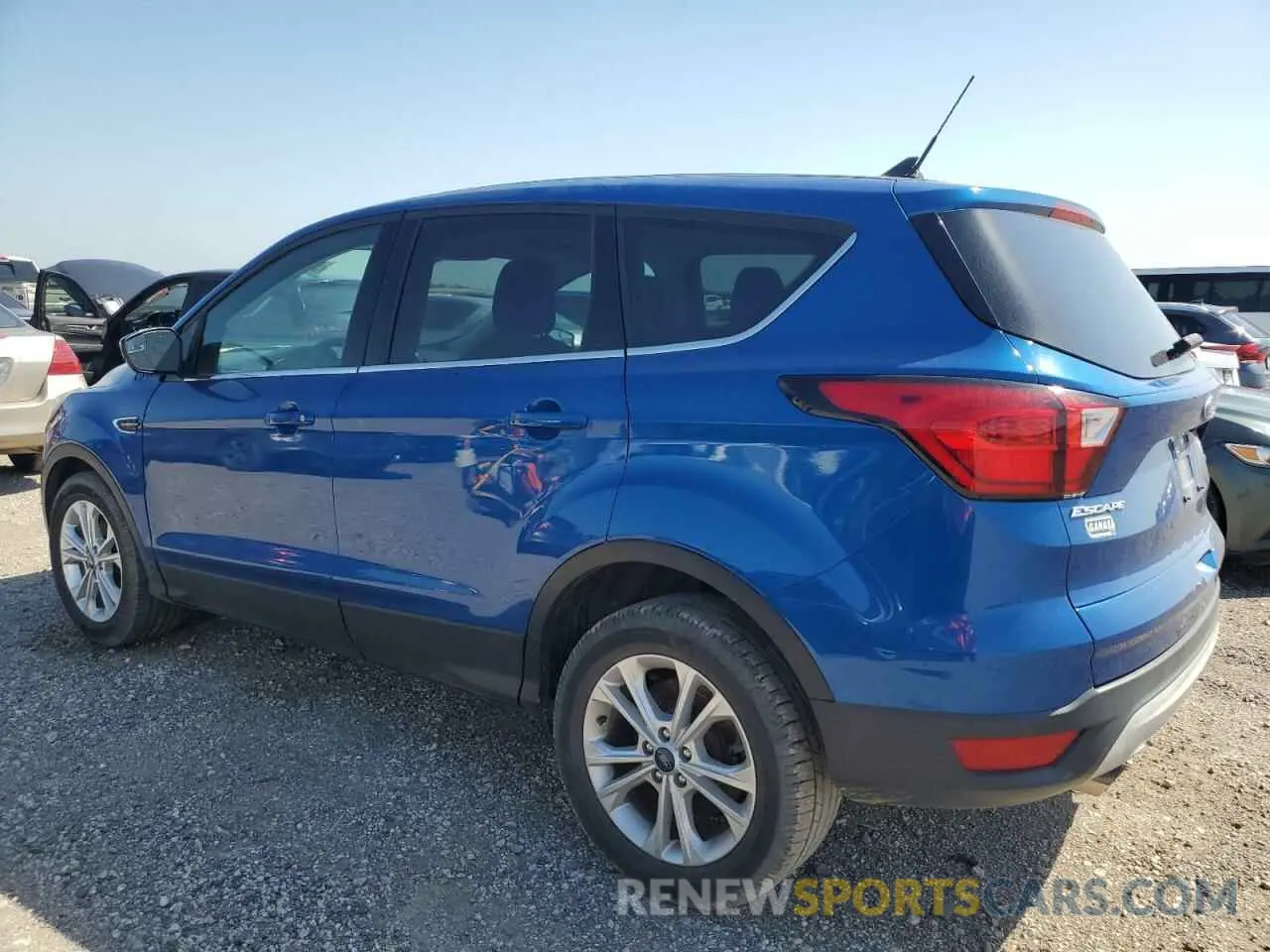 2 Photograph of a damaged car 1FMCU0GD1KUB15563 FORD ESCAPE 2019