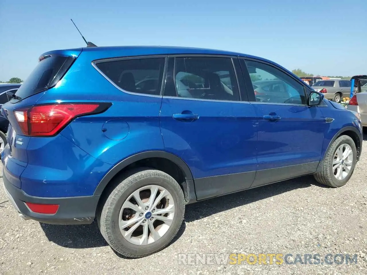 3 Photograph of a damaged car 1FMCU0GD1KUB15563 FORD ESCAPE 2019