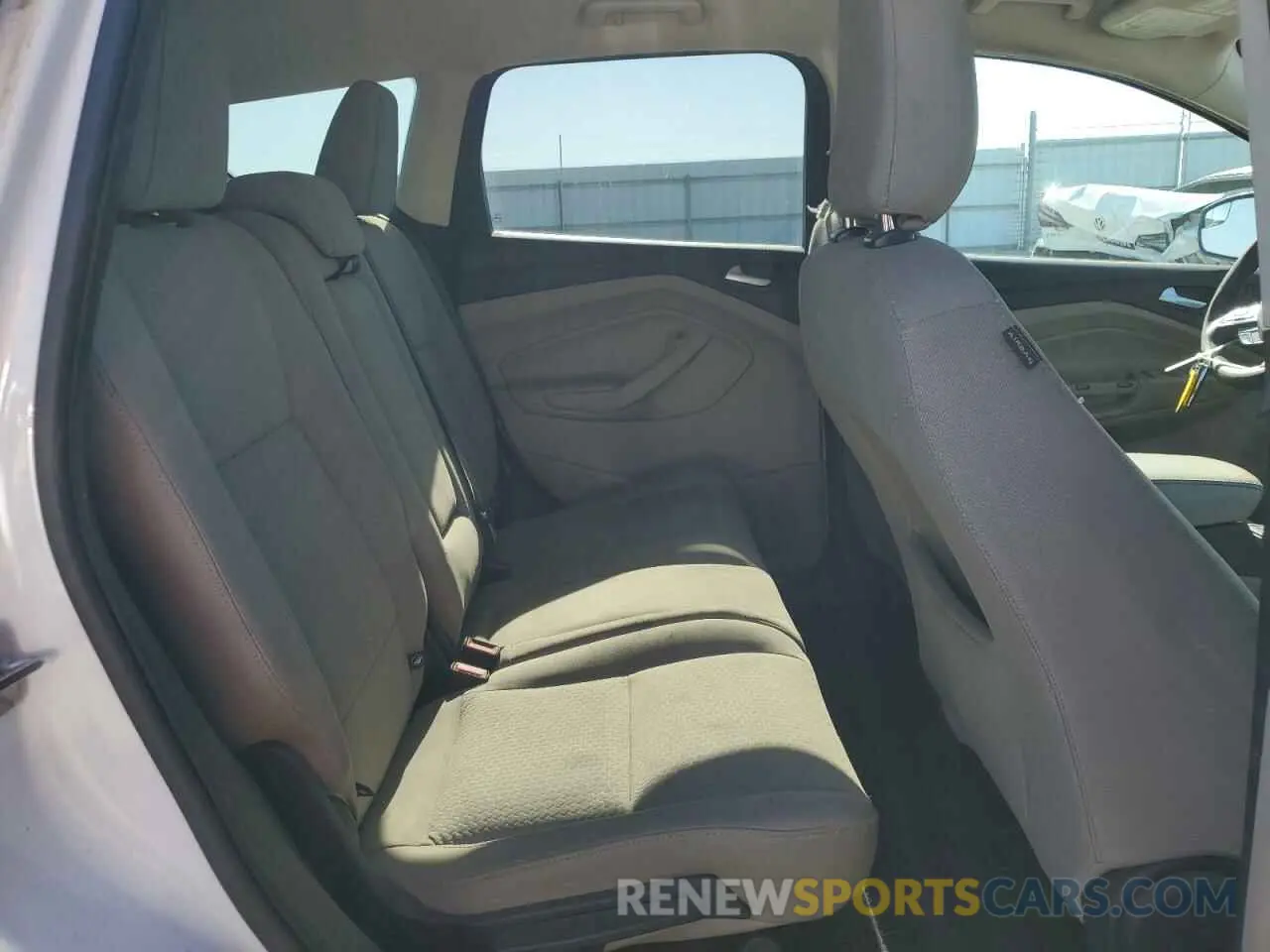 11 Photograph of a damaged car 1FMCU0GD1KUB32248 FORD ESCAPE 2019
