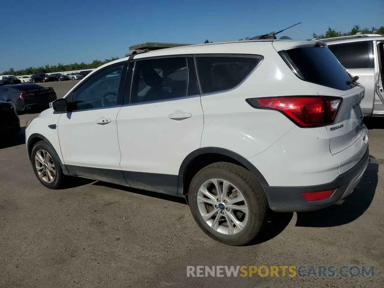 2 Photograph of a damaged car 1FMCU0GD1KUB32248 FORD ESCAPE 2019