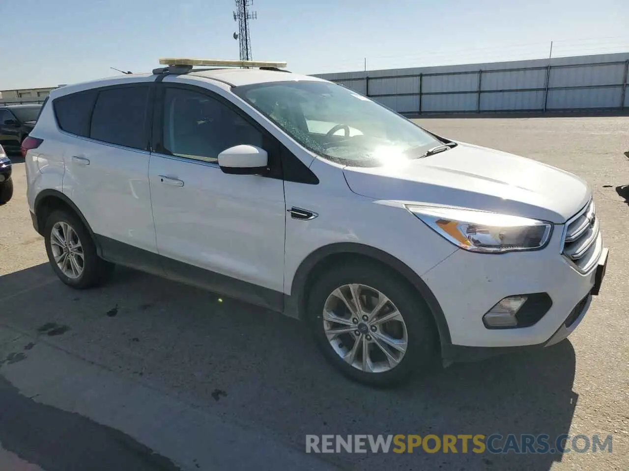 4 Photograph of a damaged car 1FMCU0GD1KUB32248 FORD ESCAPE 2019