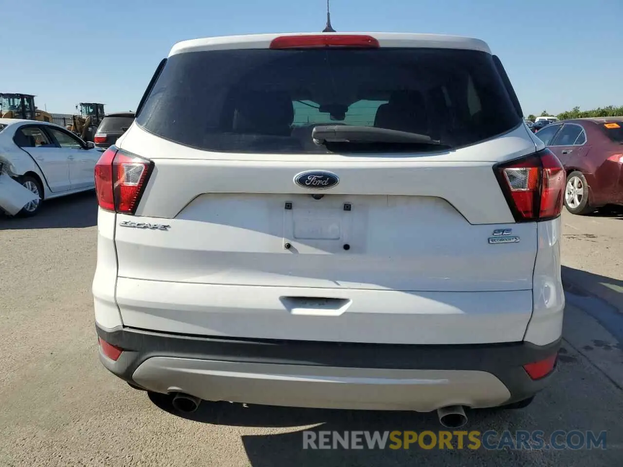 6 Photograph of a damaged car 1FMCU0GD1KUB32248 FORD ESCAPE 2019
