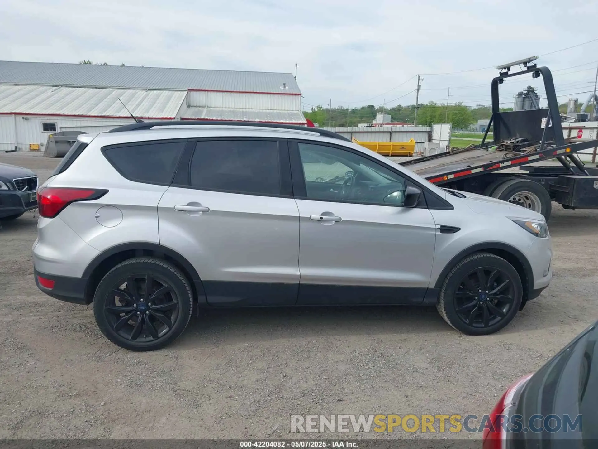 13 Photograph of a damaged car 1FMCU0GD1KUB64049 FORD ESCAPE 2019