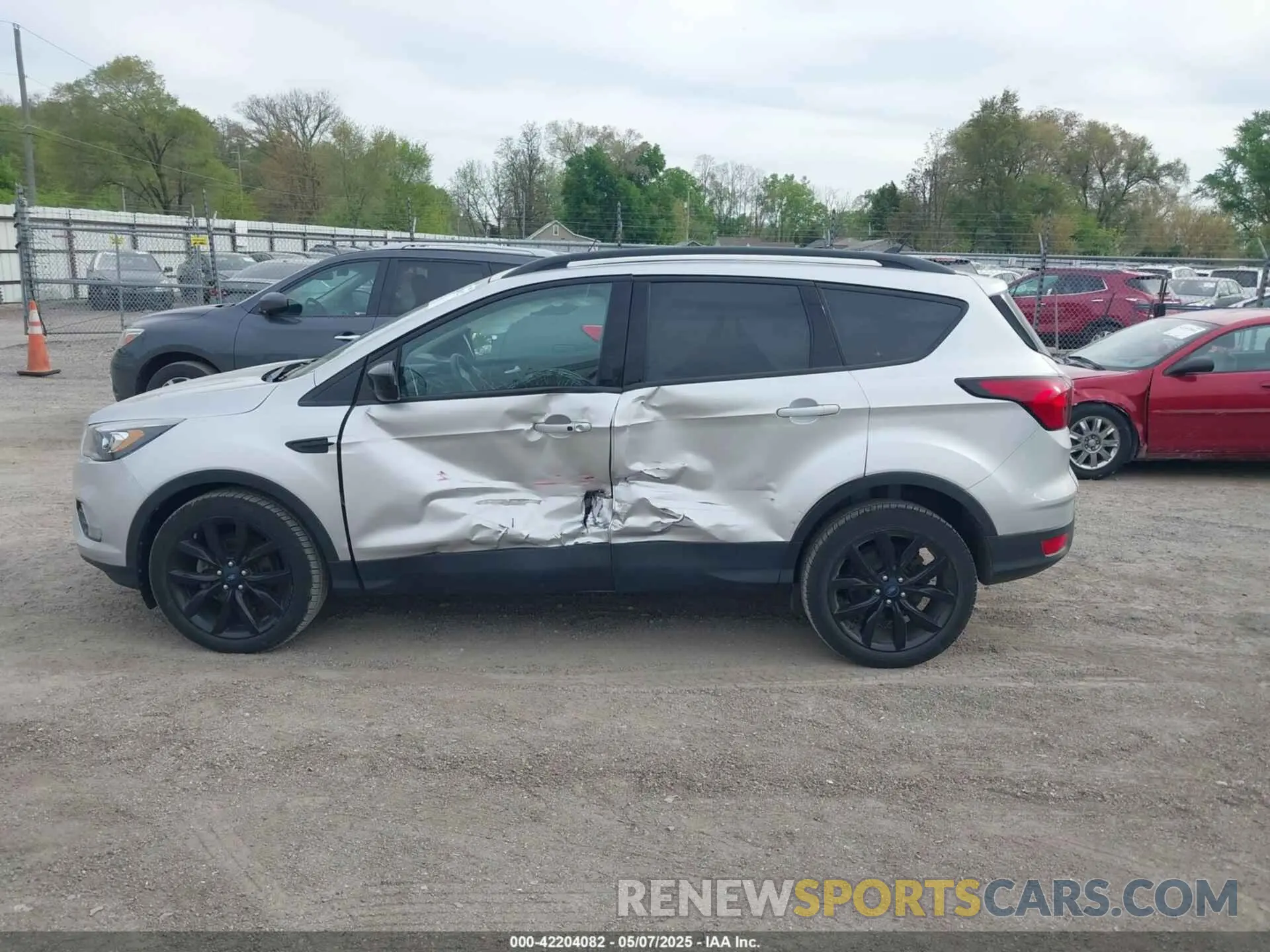 14 Photograph of a damaged car 1FMCU0GD1KUB64049 FORD ESCAPE 2019