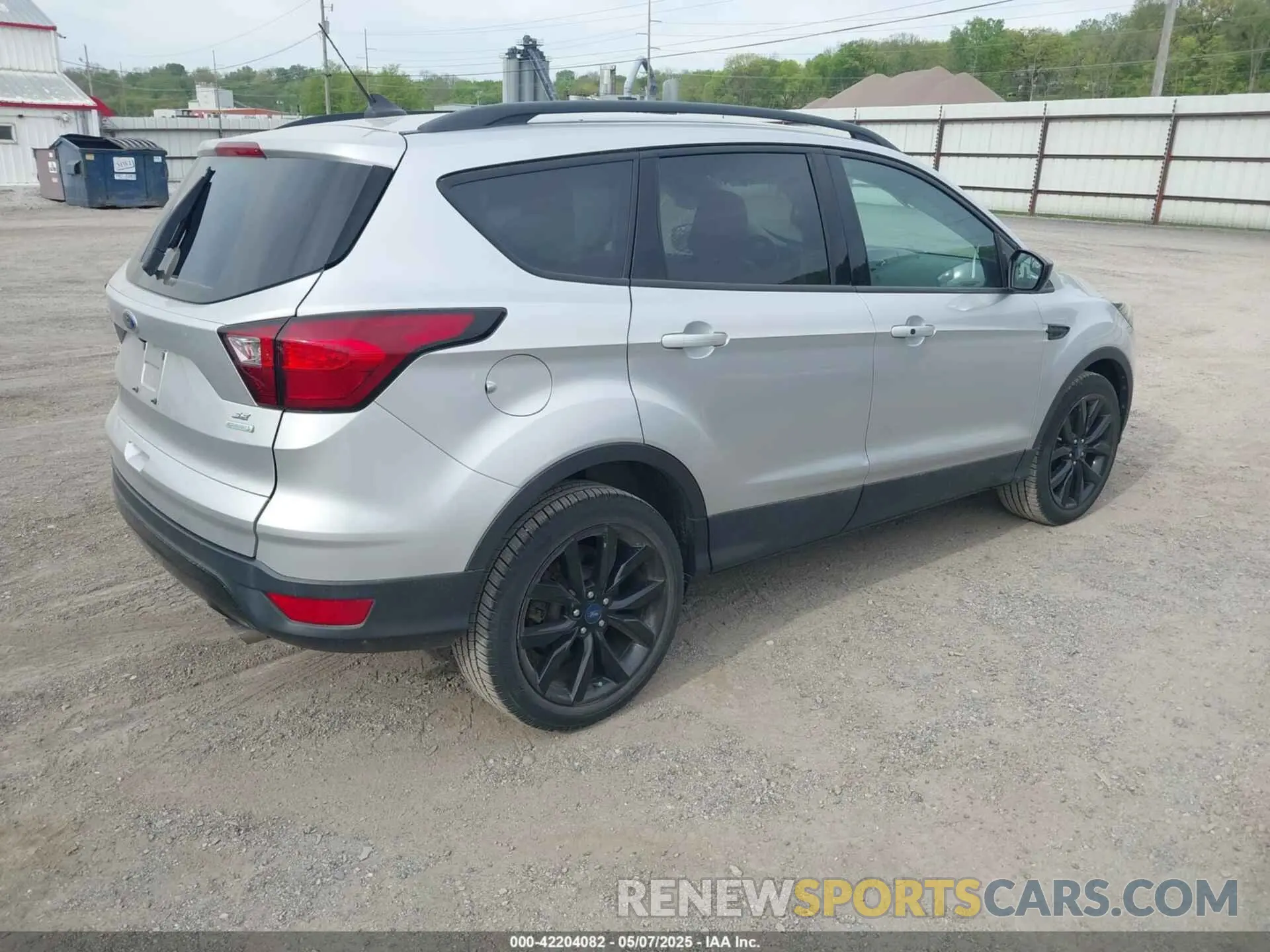 4 Photograph of a damaged car 1FMCU0GD1KUB64049 FORD ESCAPE 2019