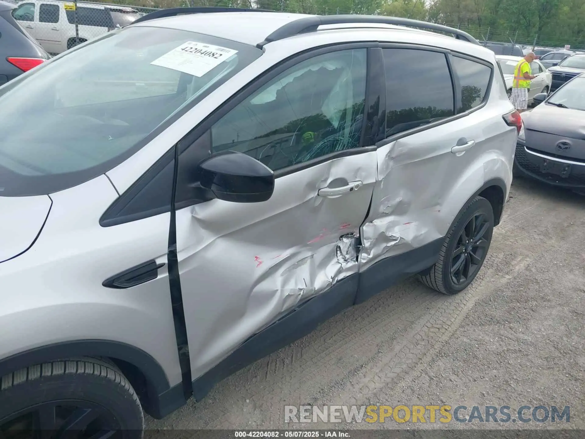 6 Photograph of a damaged car 1FMCU0GD1KUB64049 FORD ESCAPE 2019