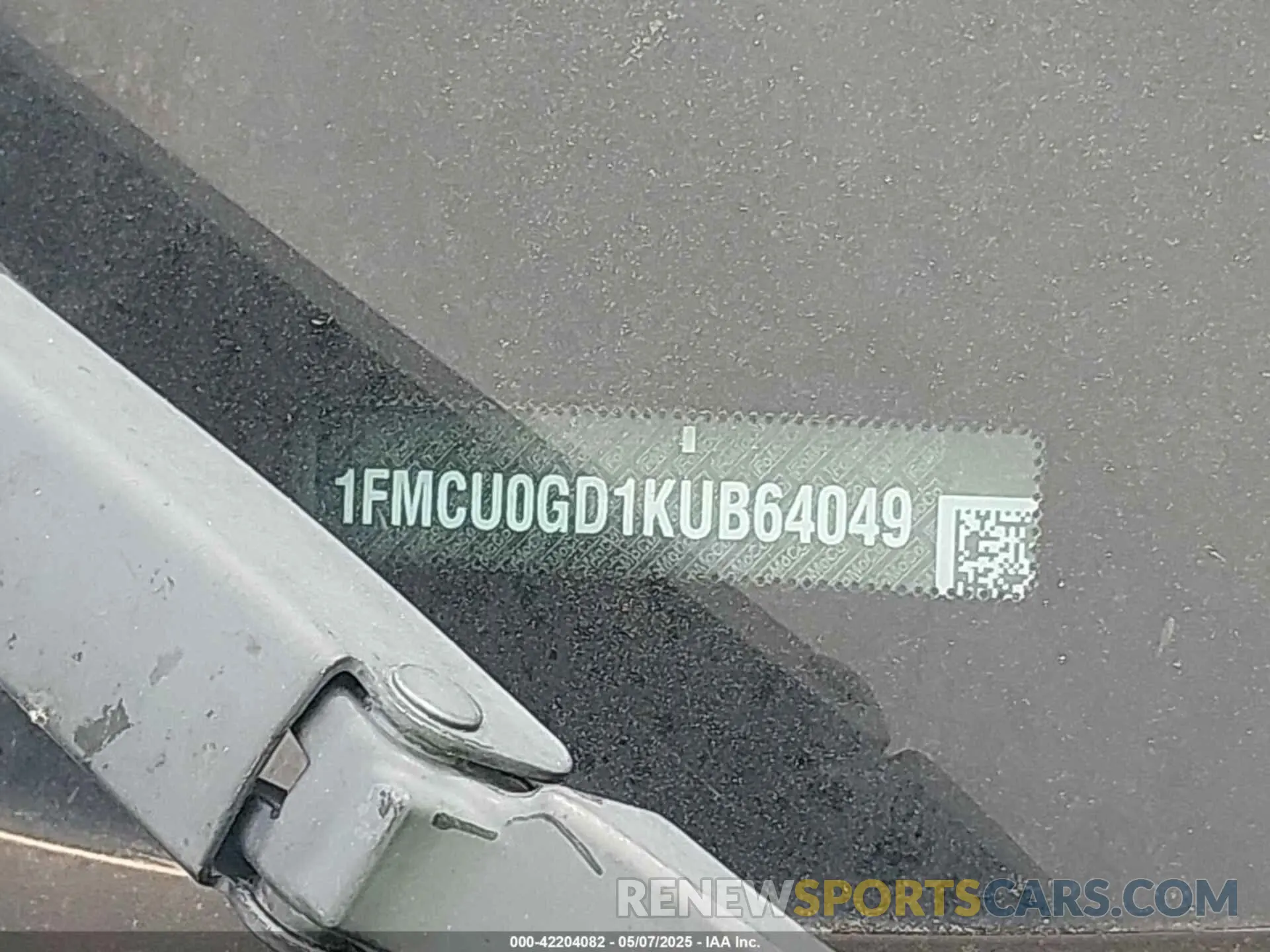 9 Photograph of a damaged car 1FMCU0GD1KUB64049 FORD ESCAPE 2019