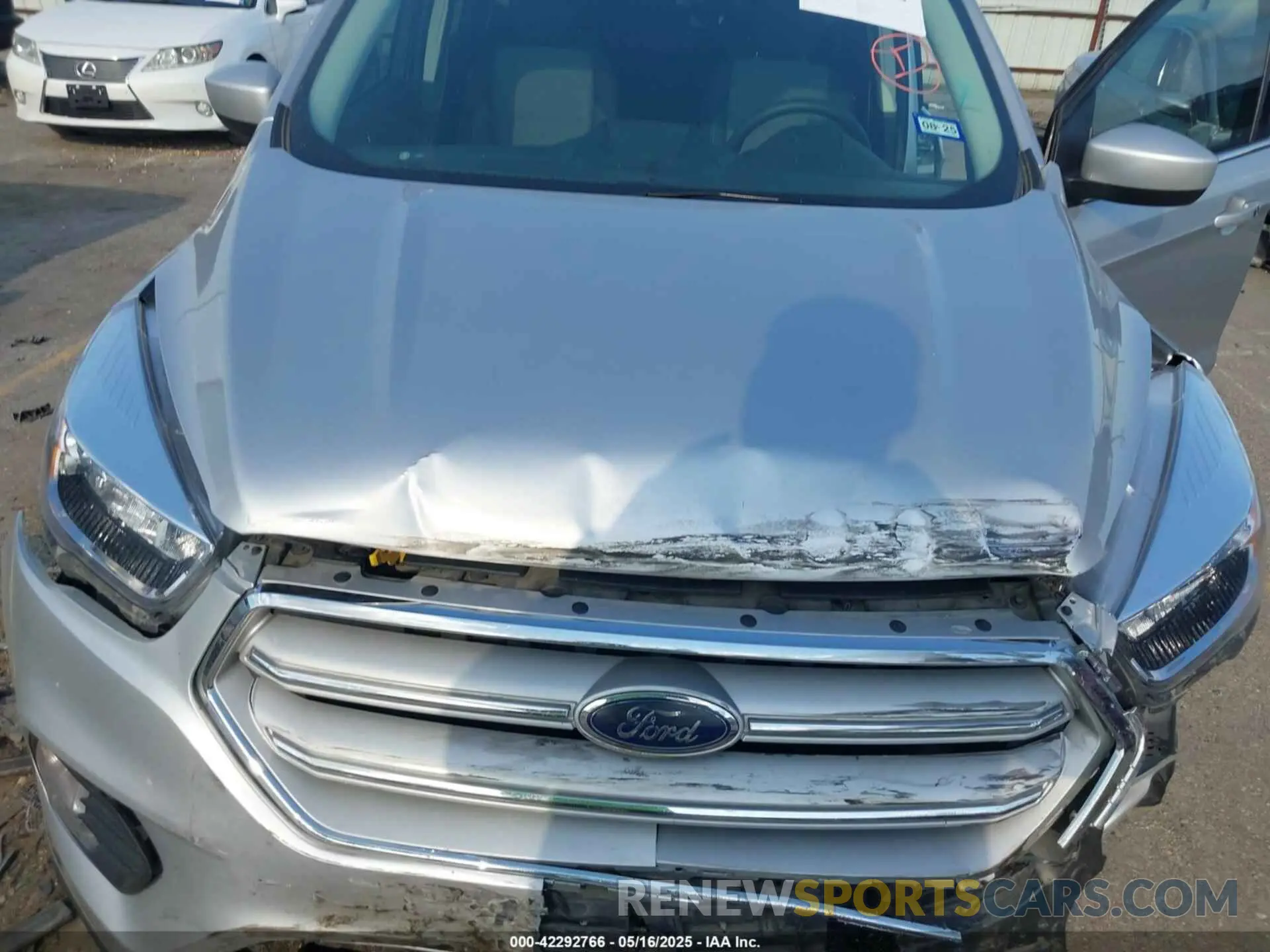 10 Photograph of a damaged car 1FMCU0GD1KUC02511 FORD ESCAPE 2019