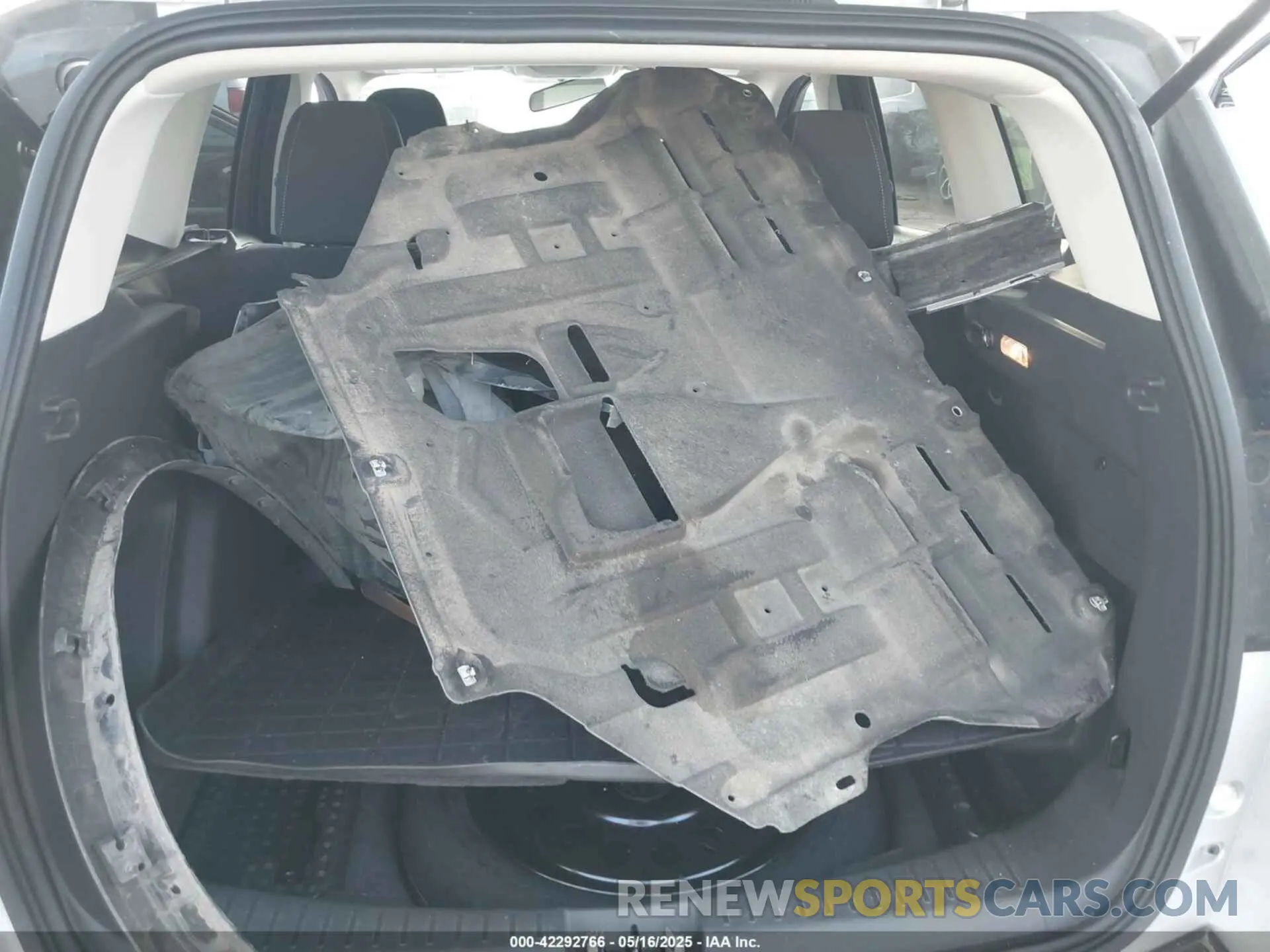 12 Photograph of a damaged car 1FMCU0GD1KUC02511 FORD ESCAPE 2019