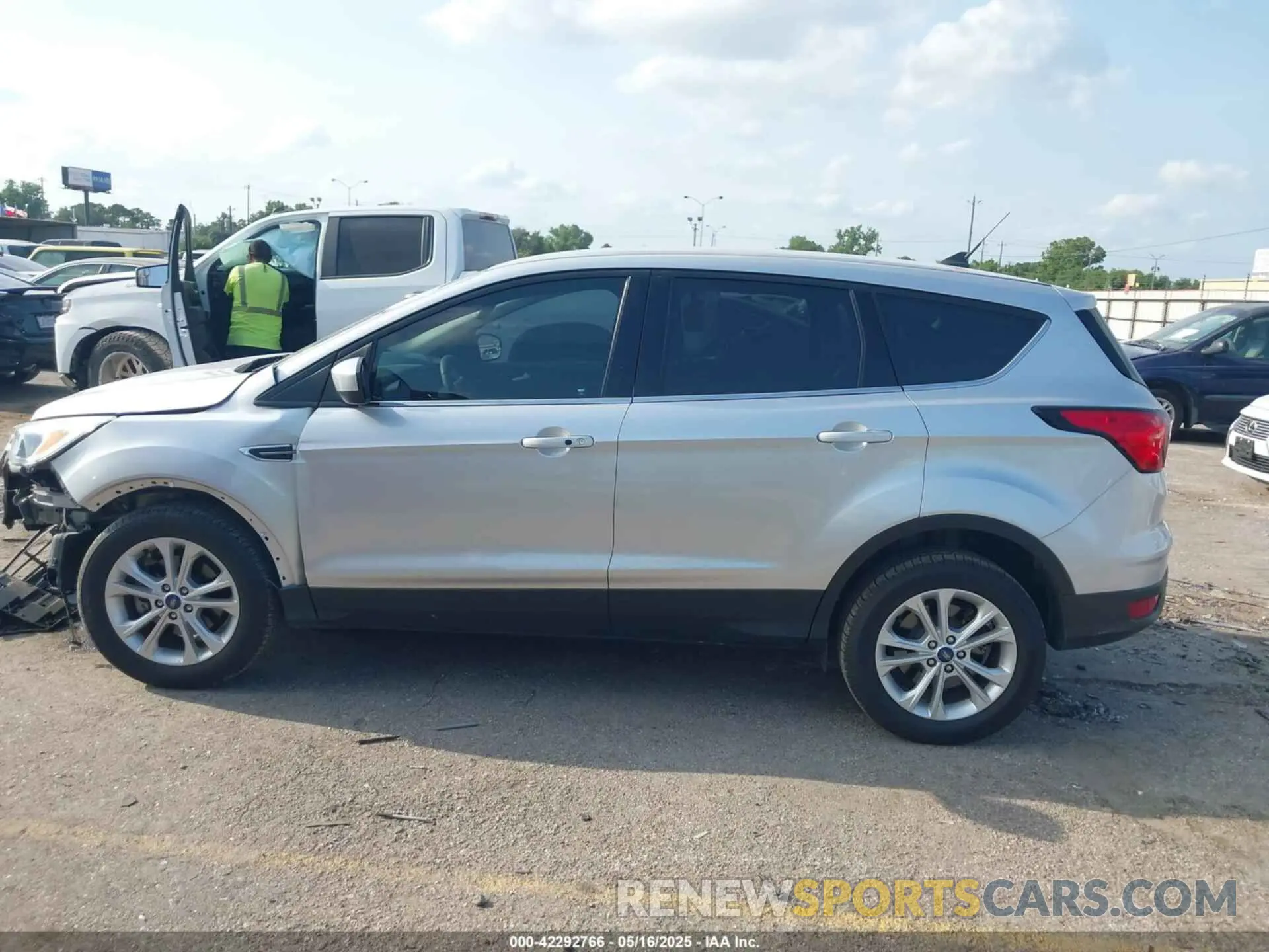 15 Photograph of a damaged car 1FMCU0GD1KUC02511 FORD ESCAPE 2019