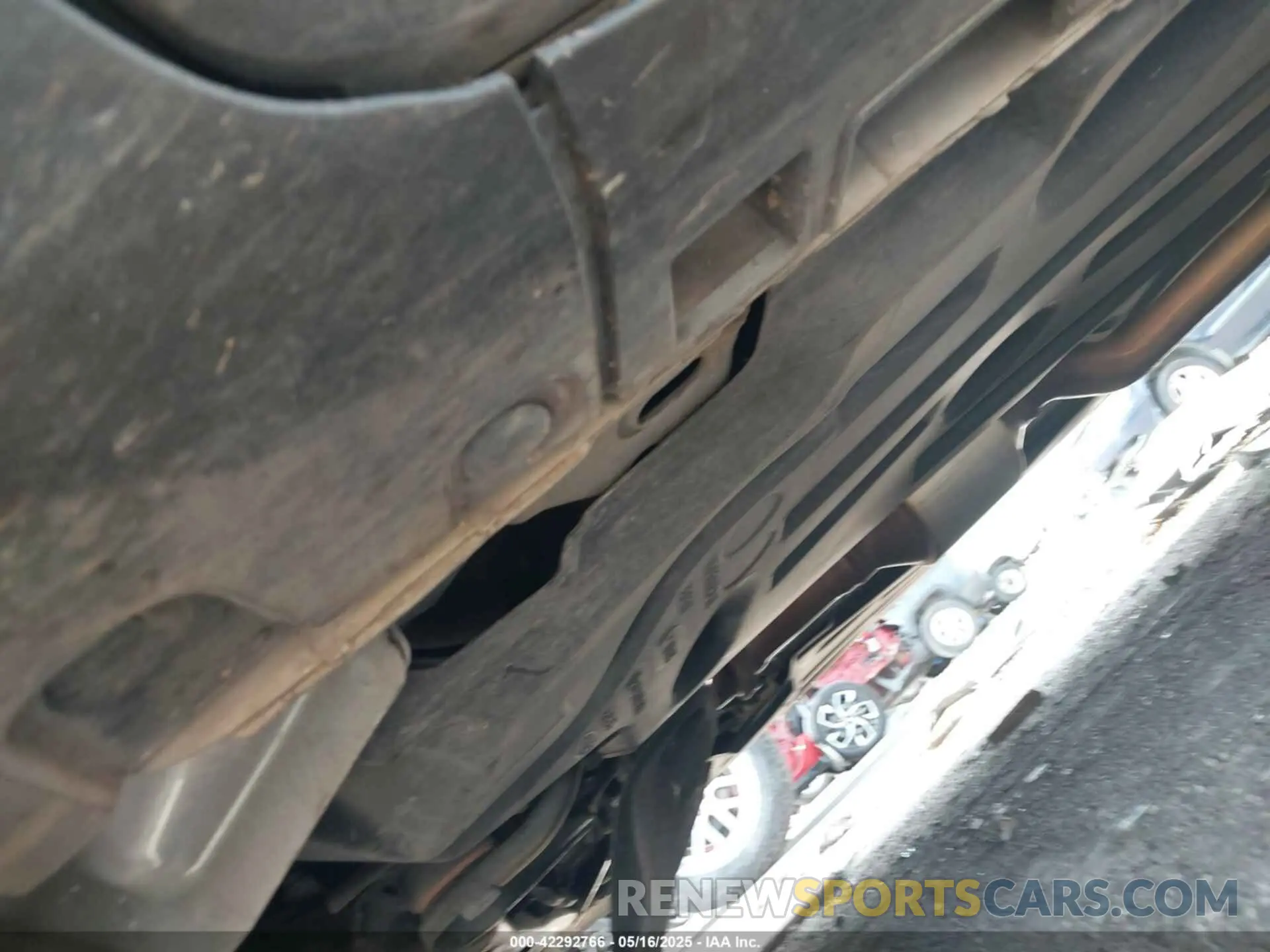 2 Photograph of a damaged car 1FMCU0GD1KUC02511 FORD ESCAPE 2019