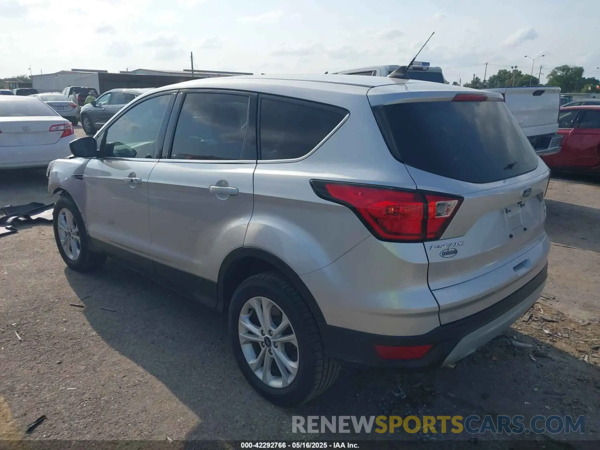 3 Photograph of a damaged car 1FMCU0GD1KUC02511 FORD ESCAPE 2019