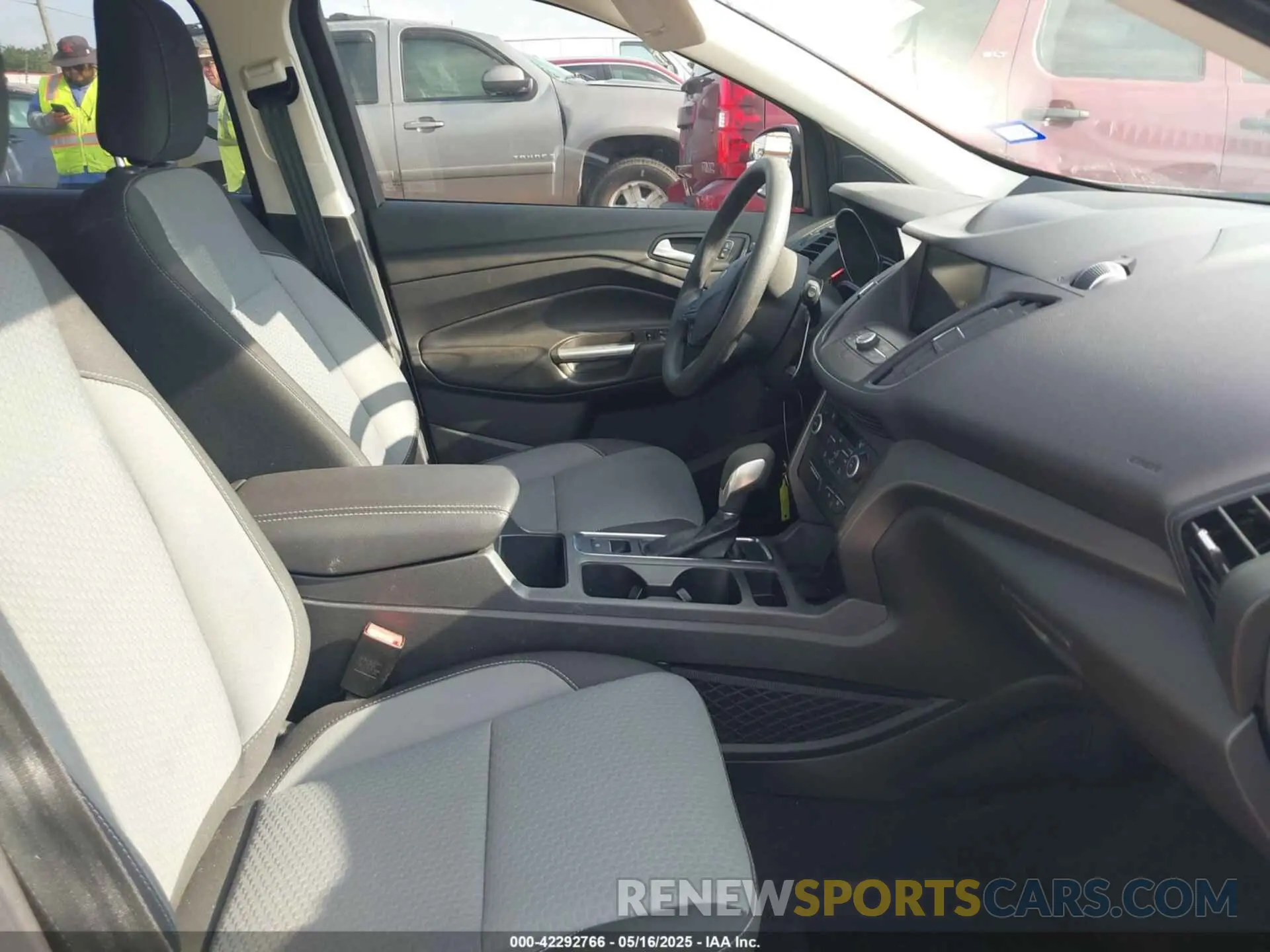 5 Photograph of a damaged car 1FMCU0GD1KUC02511 FORD ESCAPE 2019