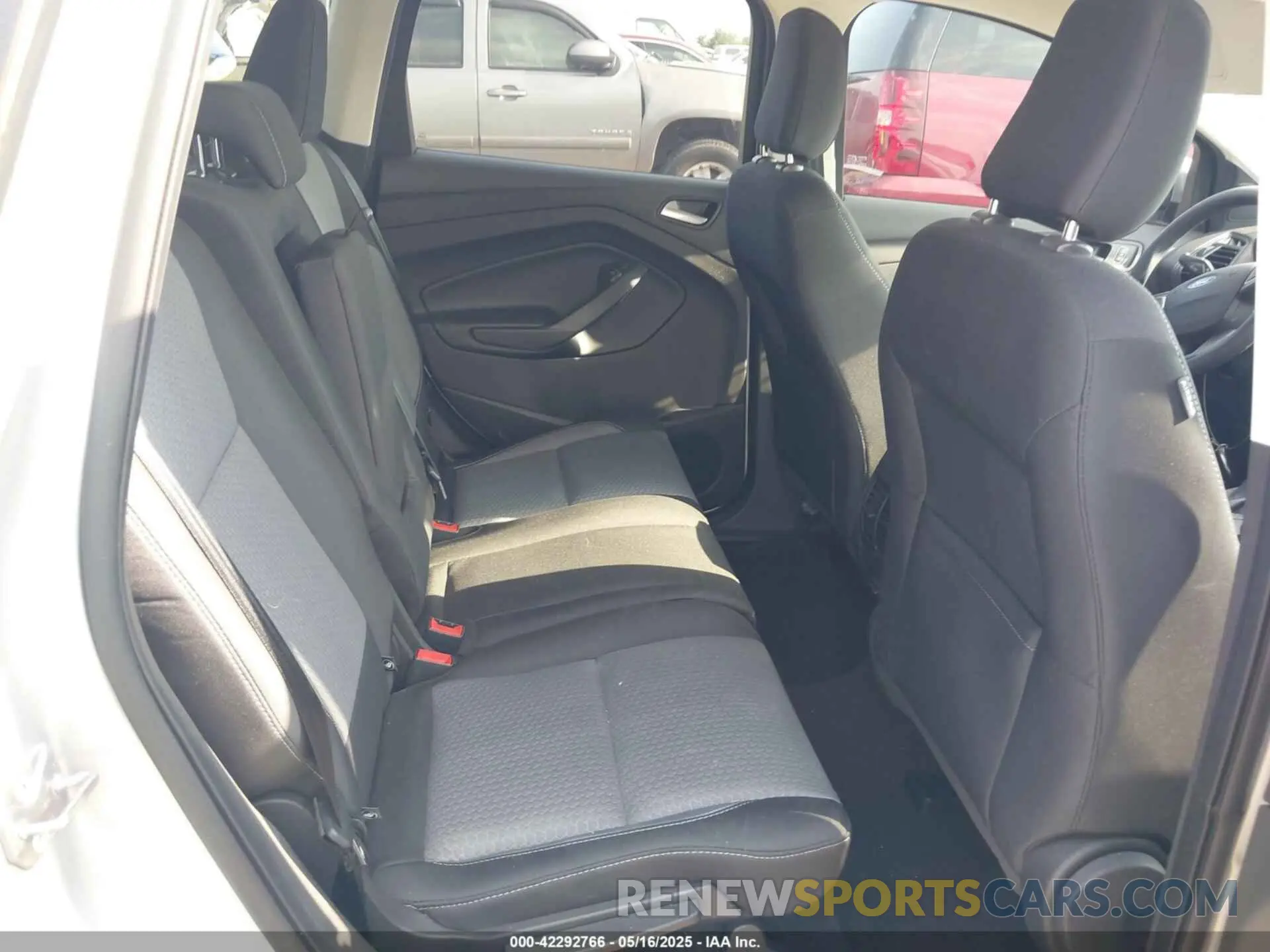8 Photograph of a damaged car 1FMCU0GD1KUC02511 FORD ESCAPE 2019