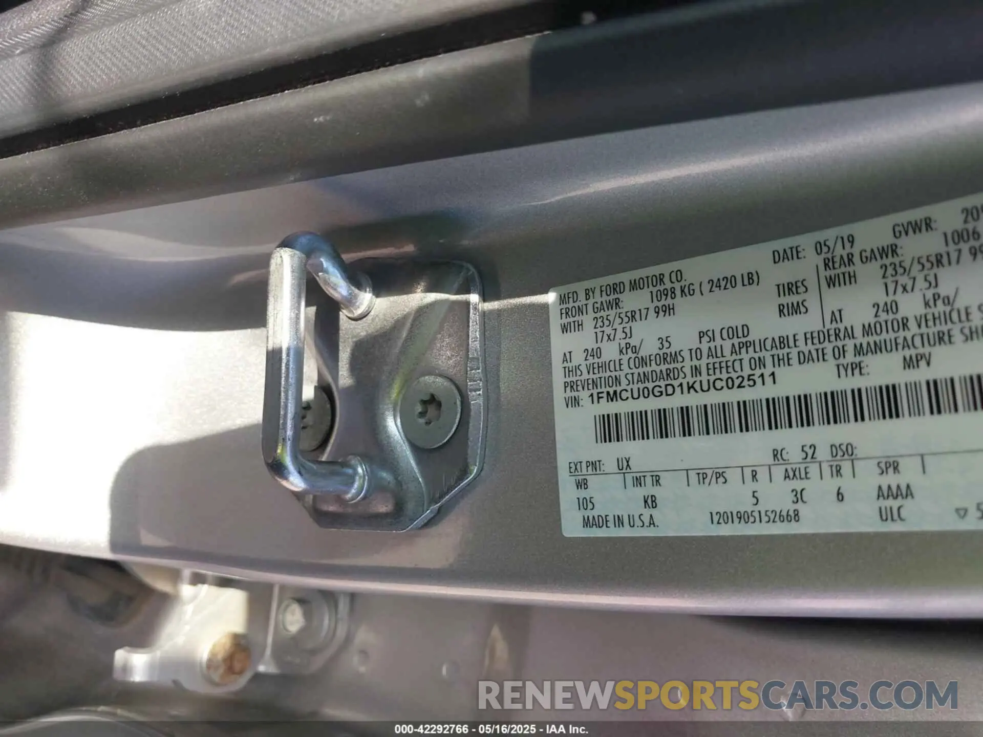 9 Photograph of a damaged car 1FMCU0GD1KUC02511 FORD ESCAPE 2019
