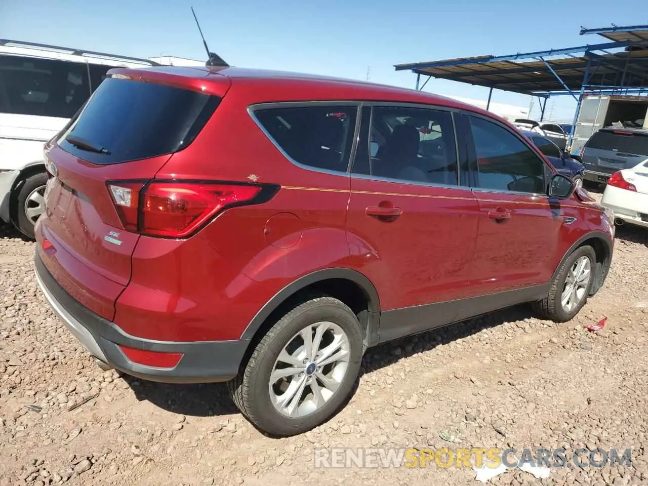 3 Фотография поврежденного автомобиля 1FMCU0GD1KUC46556 FORD ESCAPE 2019