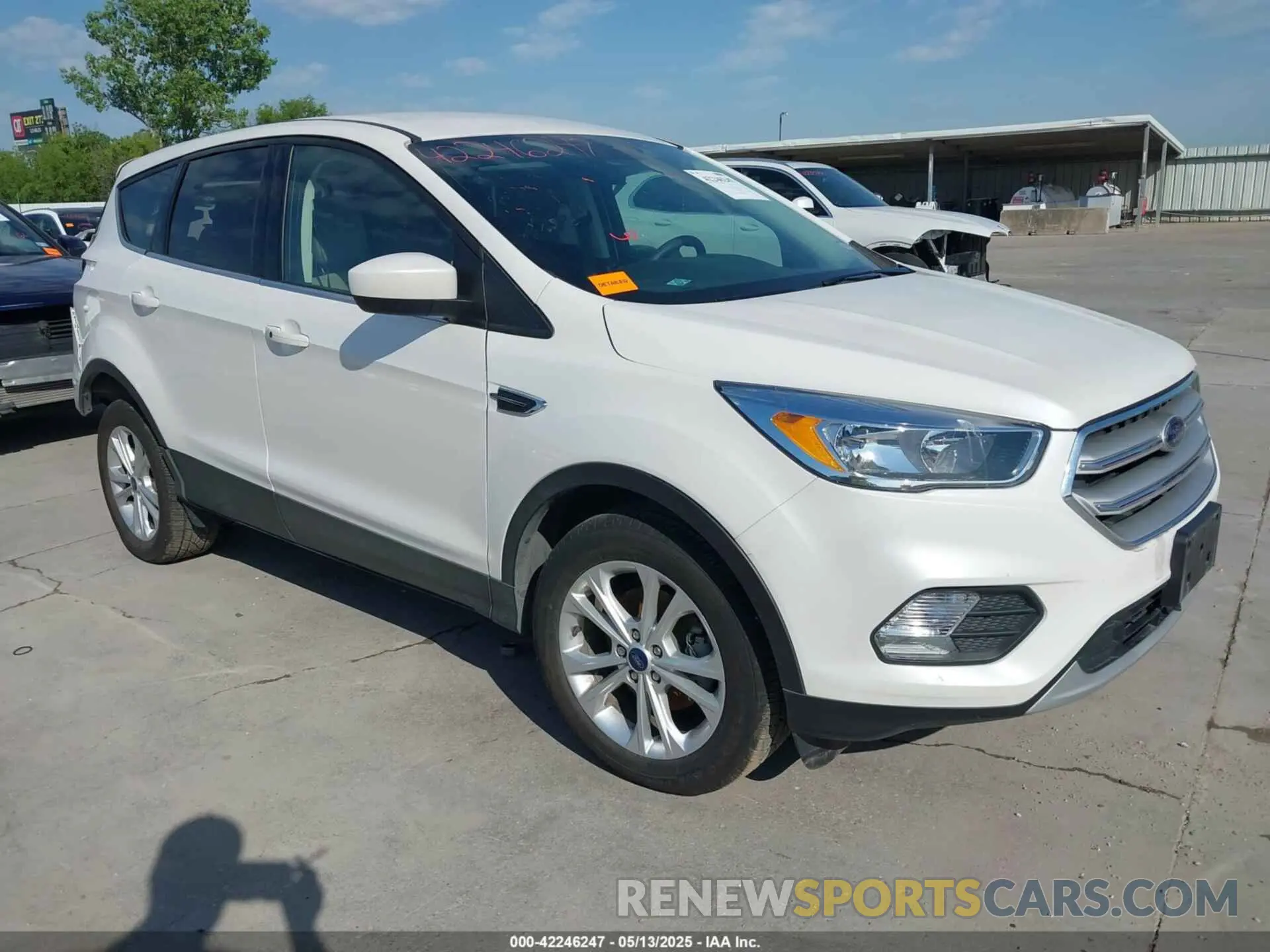 1 Photograph of a damaged car 1FMCU0GD2KUA04603 FORD ESCAPE 2019
