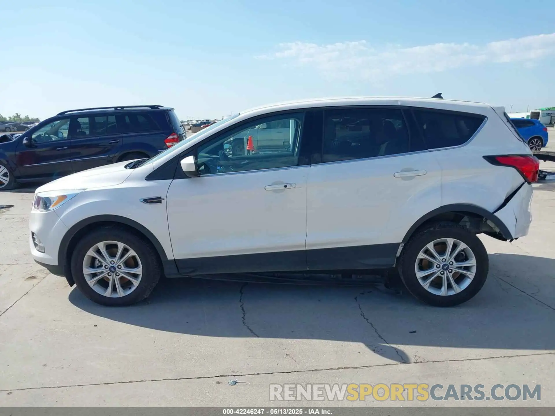15 Photograph of a damaged car 1FMCU0GD2KUA04603 FORD ESCAPE 2019