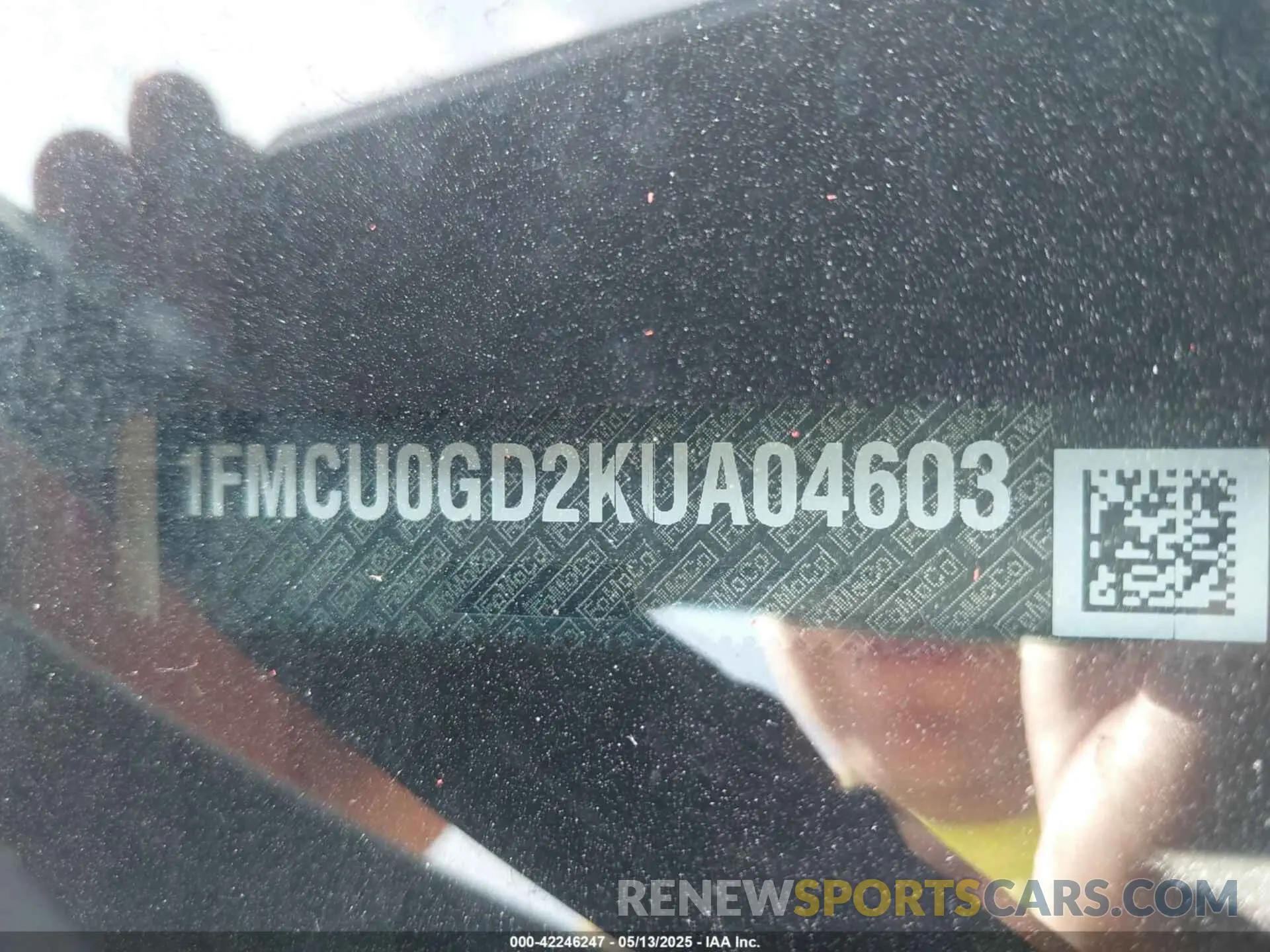 18 Photograph of a damaged car 1FMCU0GD2KUA04603 FORD ESCAPE 2019