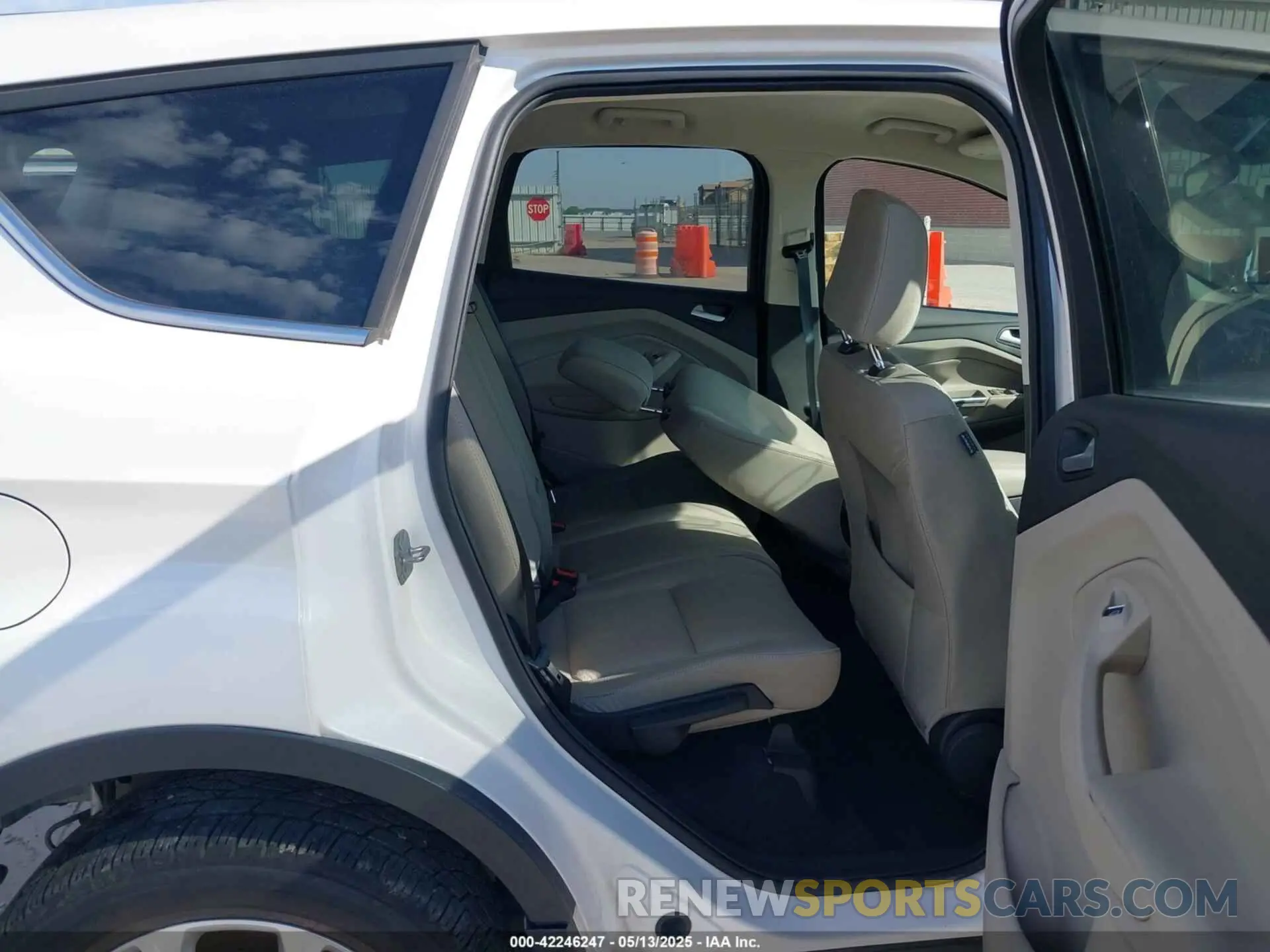 8 Photograph of a damaged car 1FMCU0GD2KUA04603 FORD ESCAPE 2019