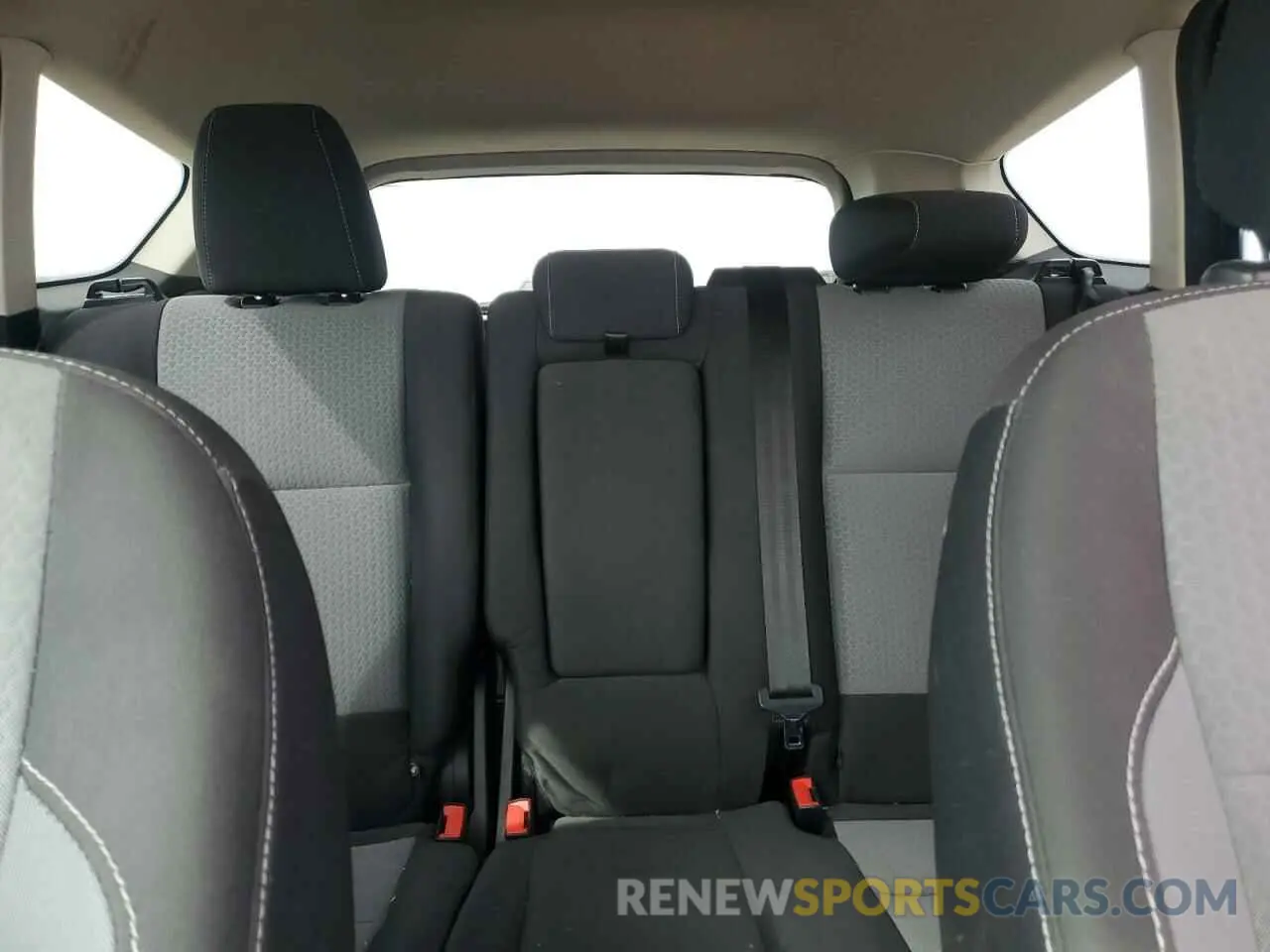 10 Фотография поврежденного автомобиля 1FMCU0GD2KUA10000 FORD ESCAPE 2019