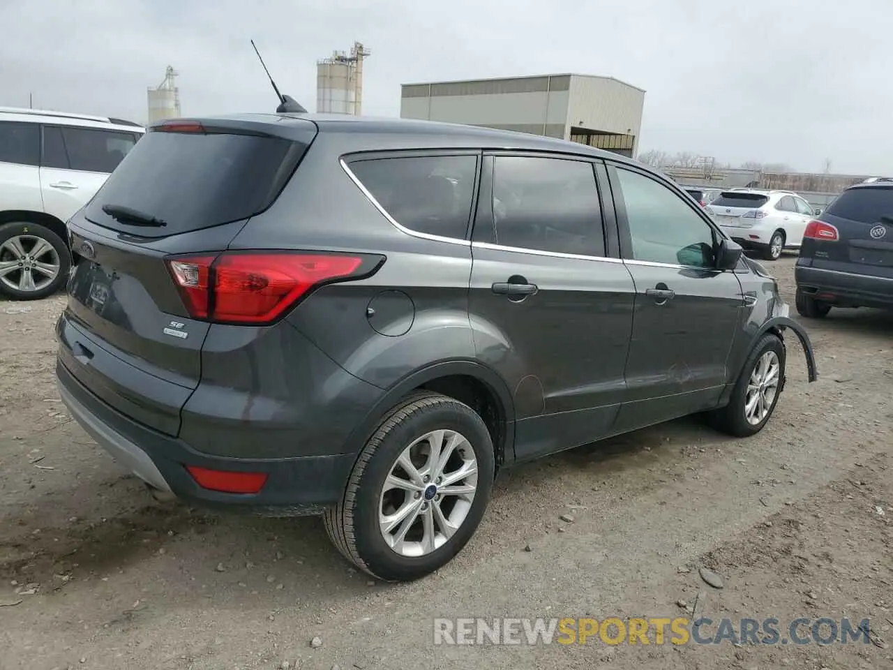 3 Фотография поврежденного автомобиля 1FMCU0GD2KUA10000 FORD ESCAPE 2019