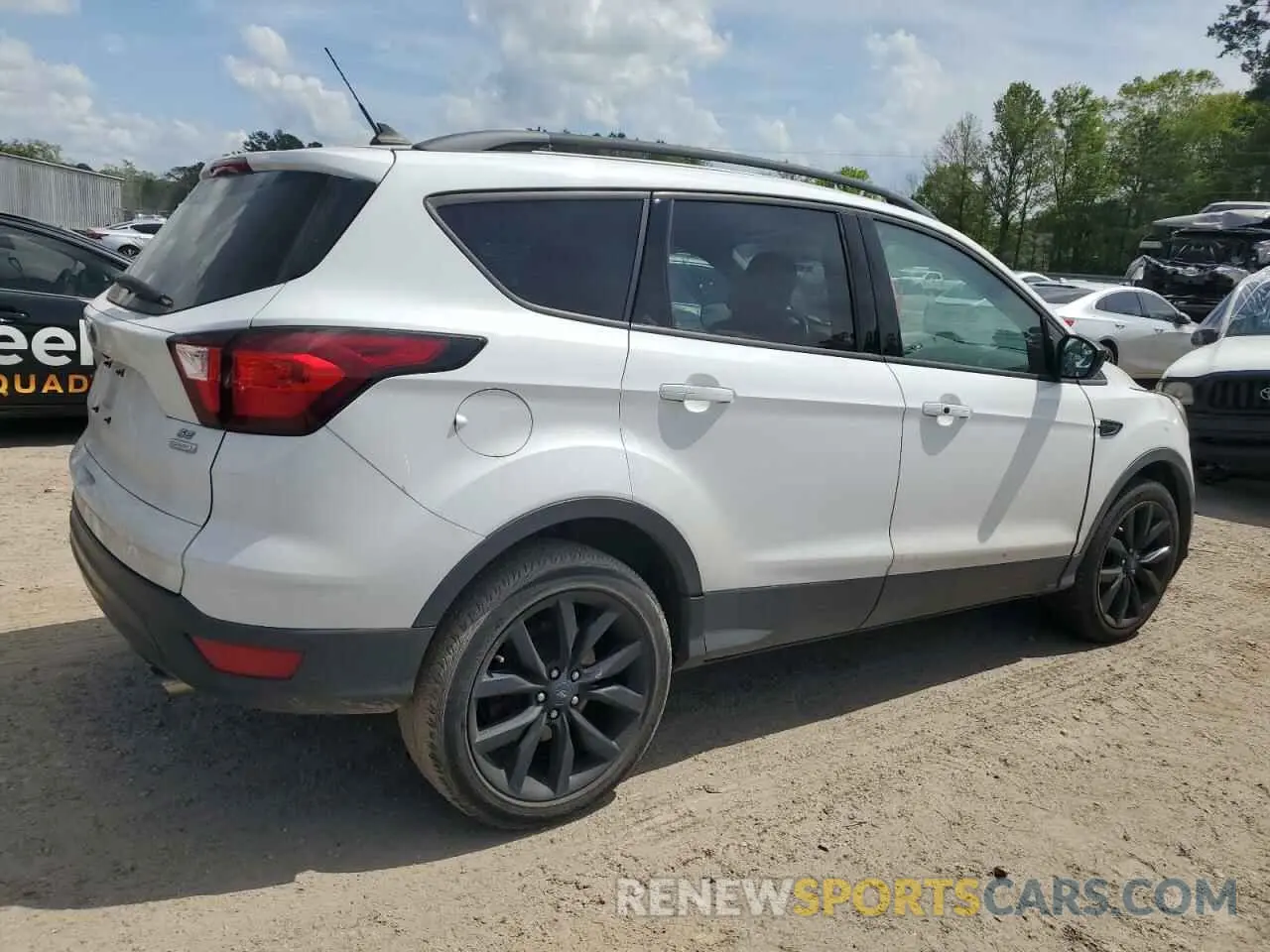 3 Photograph of a damaged car 1FMCU0GD2KUA64767 FORD ESCAPE 2019