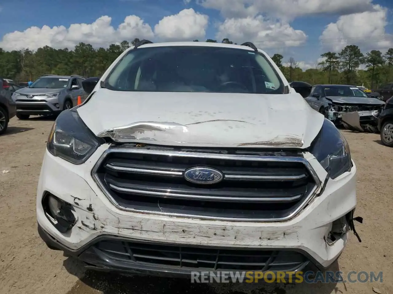 5 Photograph of a damaged car 1FMCU0GD2KUA64767 FORD ESCAPE 2019