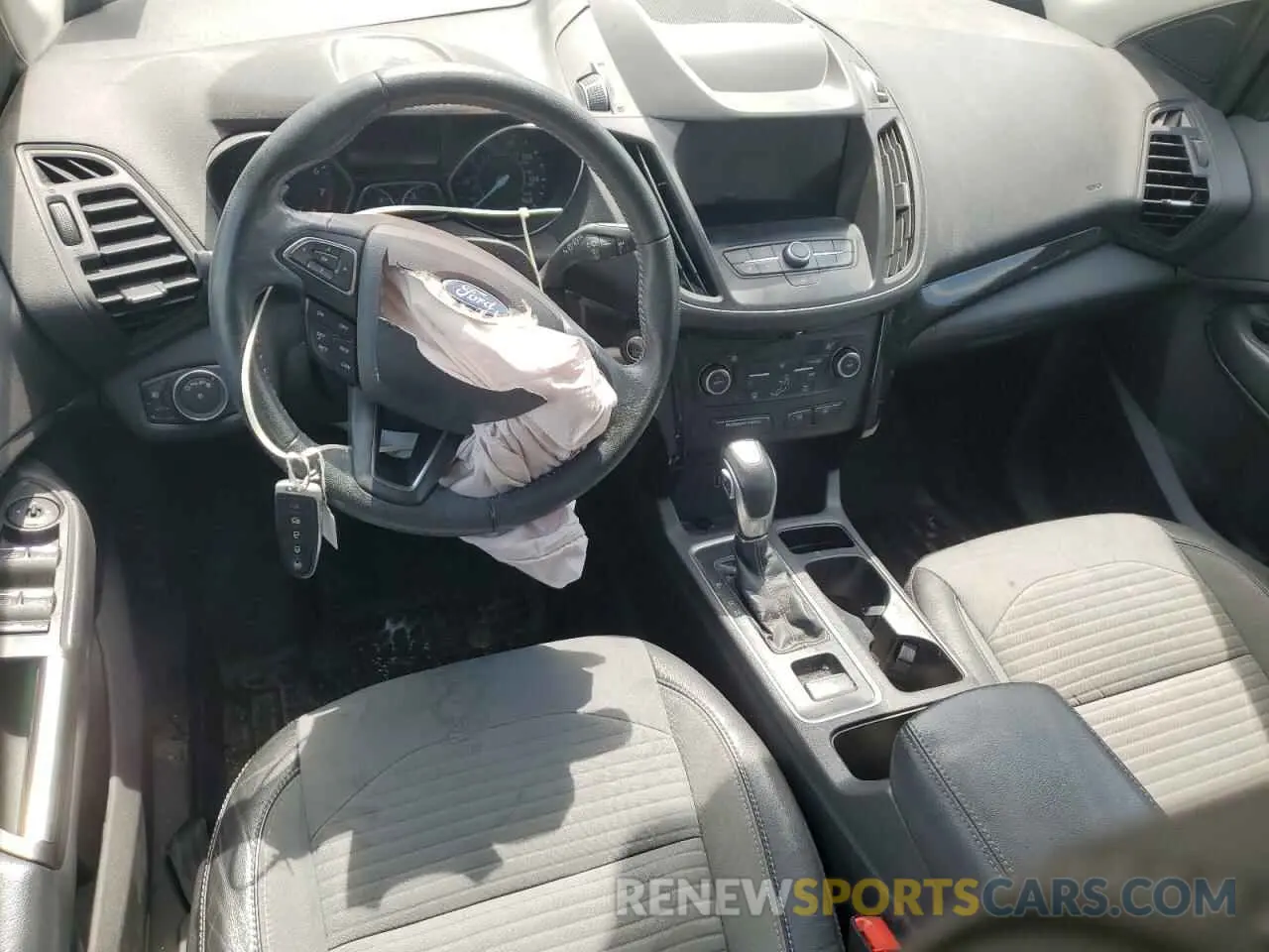8 Photograph of a damaged car 1FMCU0GD2KUA64767 FORD ESCAPE 2019