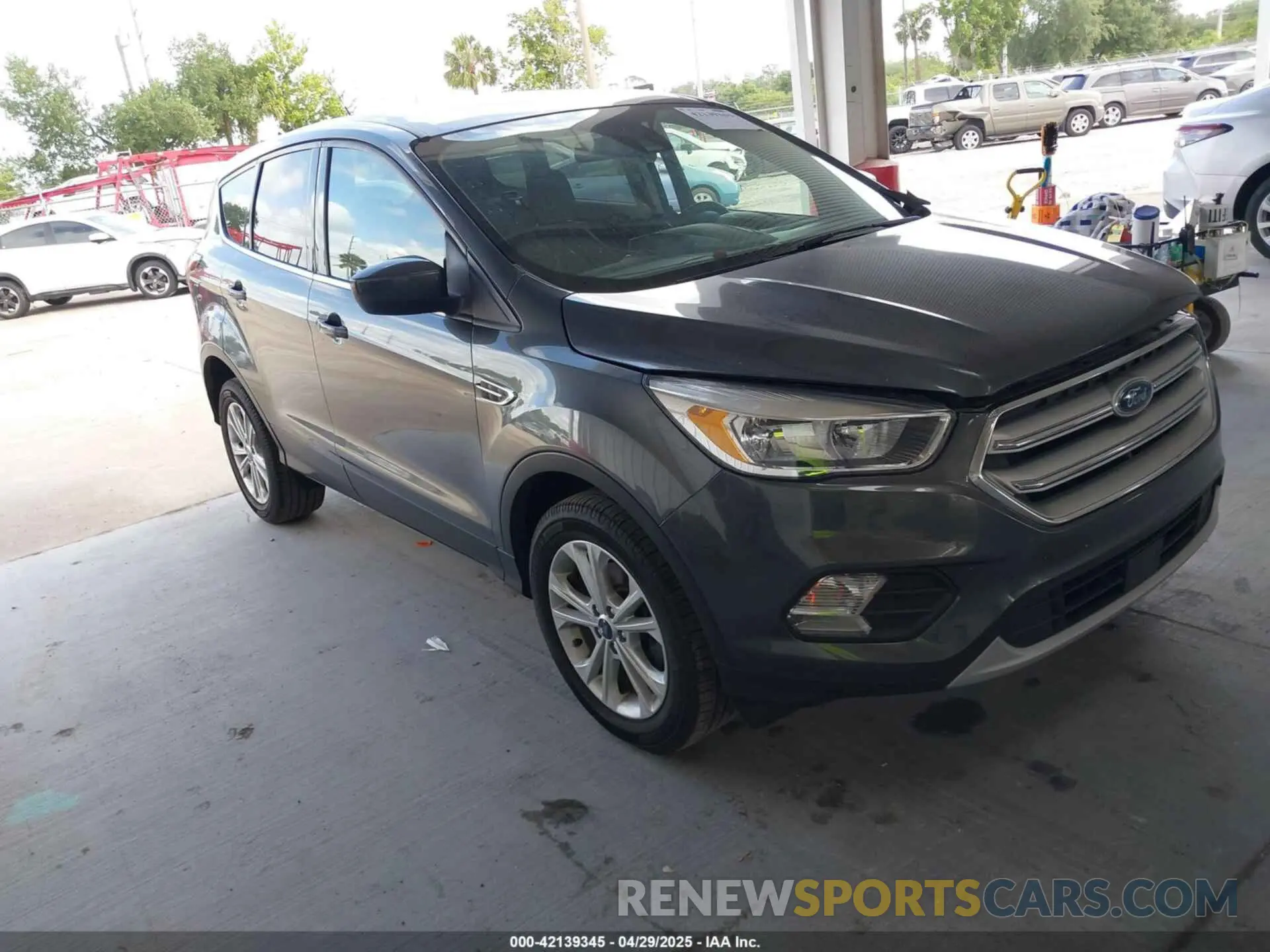 1 Фотография поврежденного автомобиля 1FMCU0GD2KUB14762 FORD ESCAPE 2019