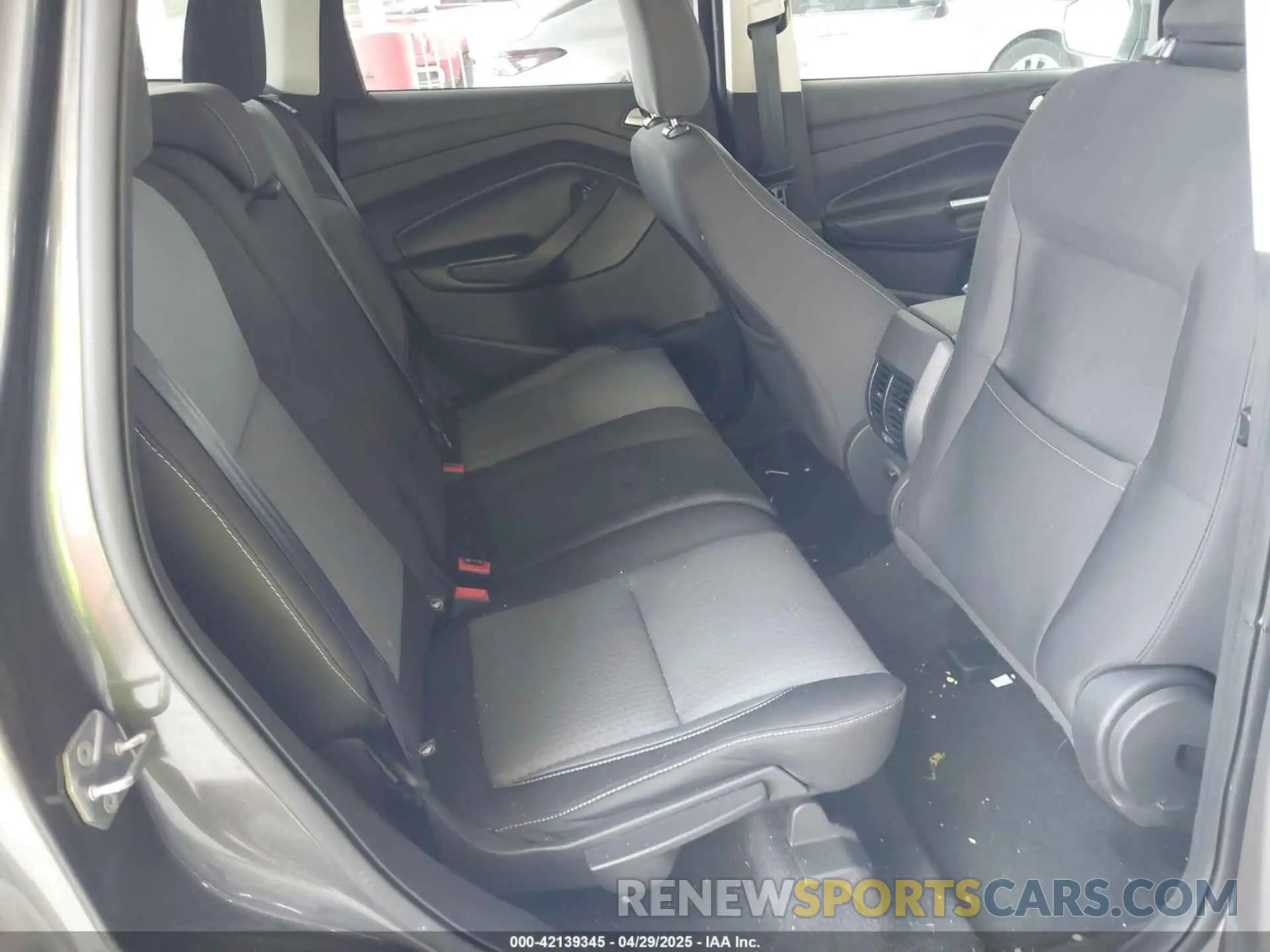 8 Фотография поврежденного автомобиля 1FMCU0GD2KUB14762 FORD ESCAPE 2019