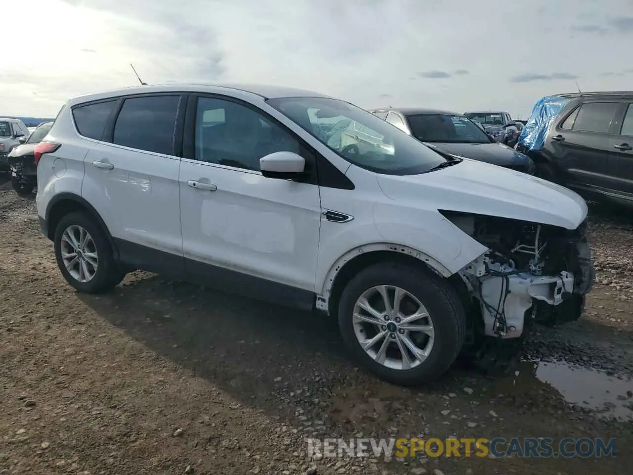 4 Photograph of a damaged car 1FMCU0GD2KUB32484 FORD ESCAPE 2019
