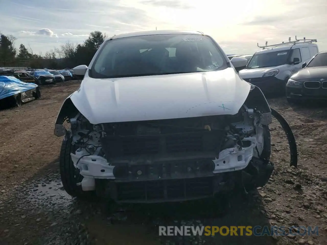 5 Photograph of a damaged car 1FMCU0GD2KUB32484 FORD ESCAPE 2019
