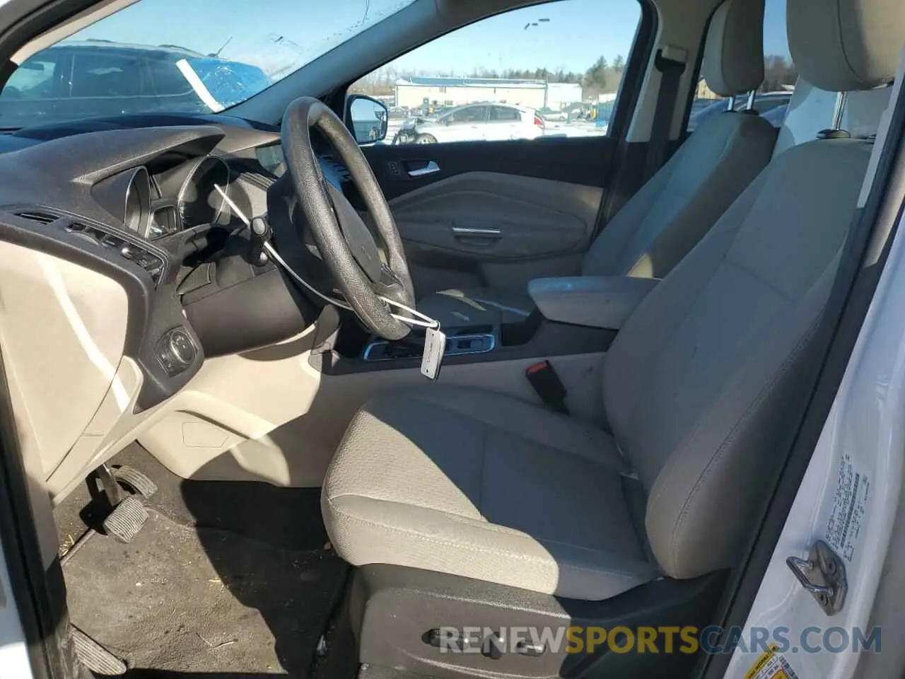 7 Photograph of a damaged car 1FMCU0GD2KUB32484 FORD ESCAPE 2019